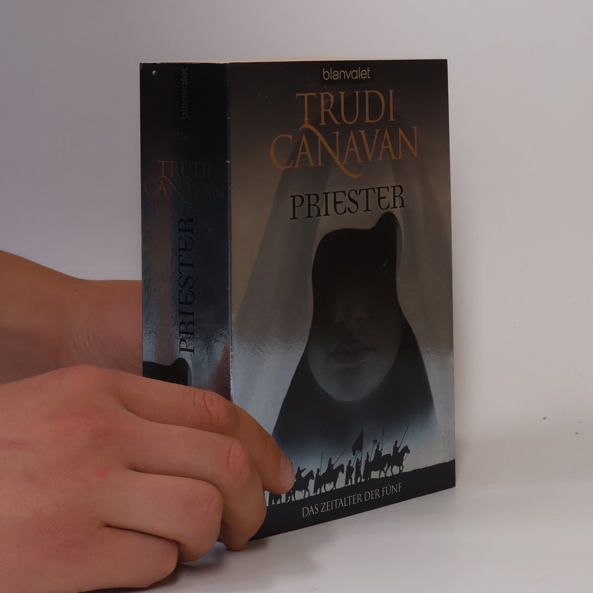Trudi Canavan Priester