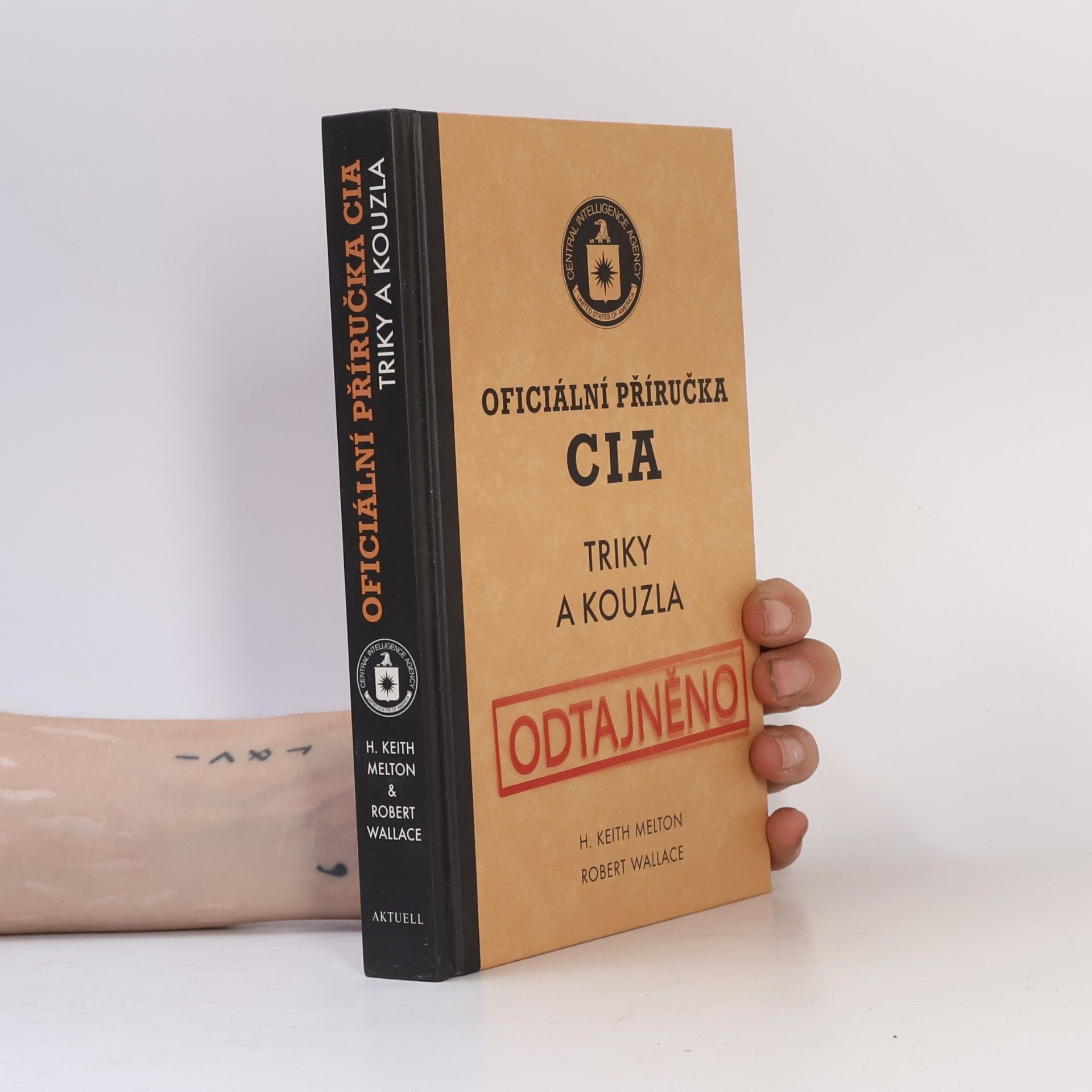 H. Keith Harold Keith Melton Oficiální příručka CIA : triky a kouzla