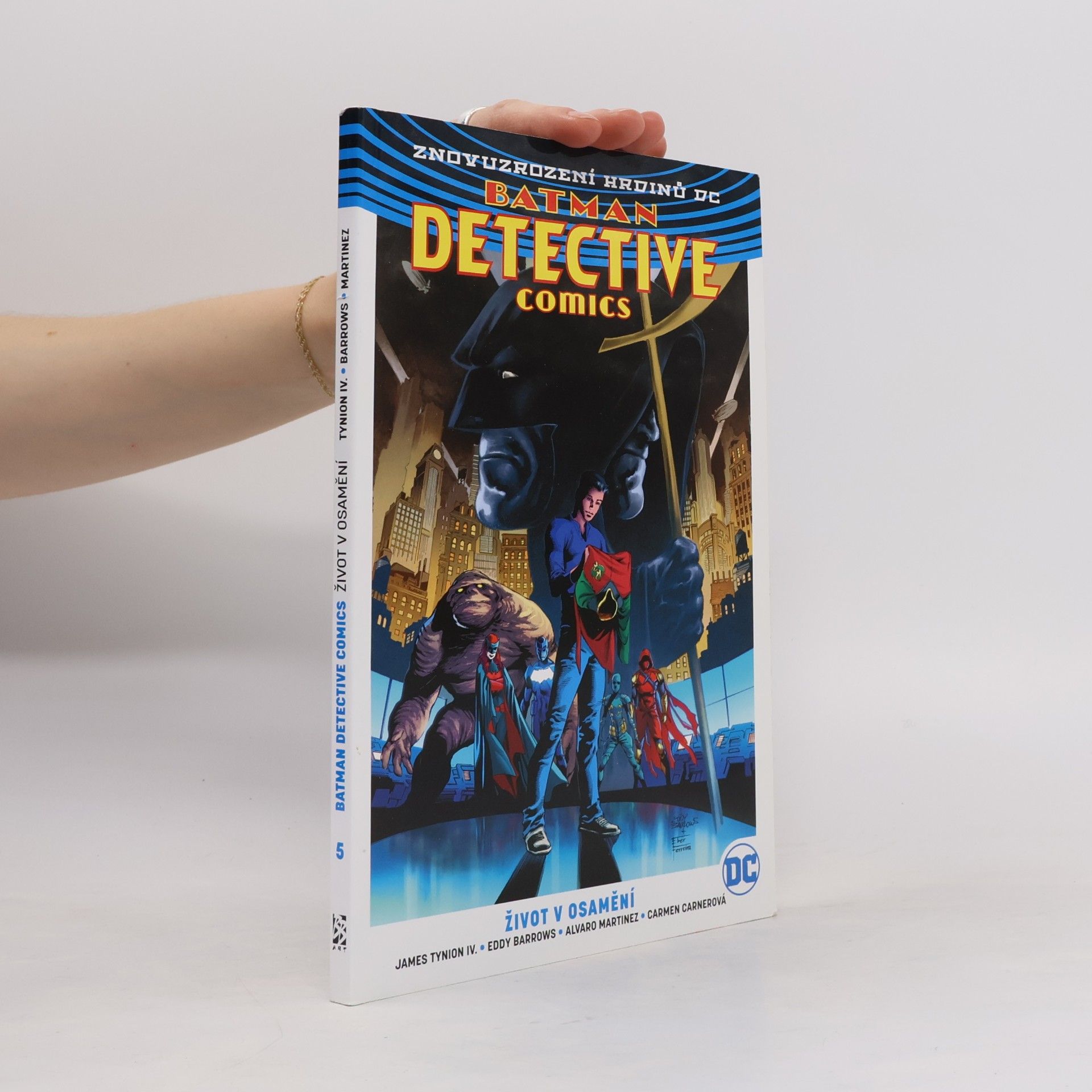 Batman: detective comics. Život v osamění (5. díl)