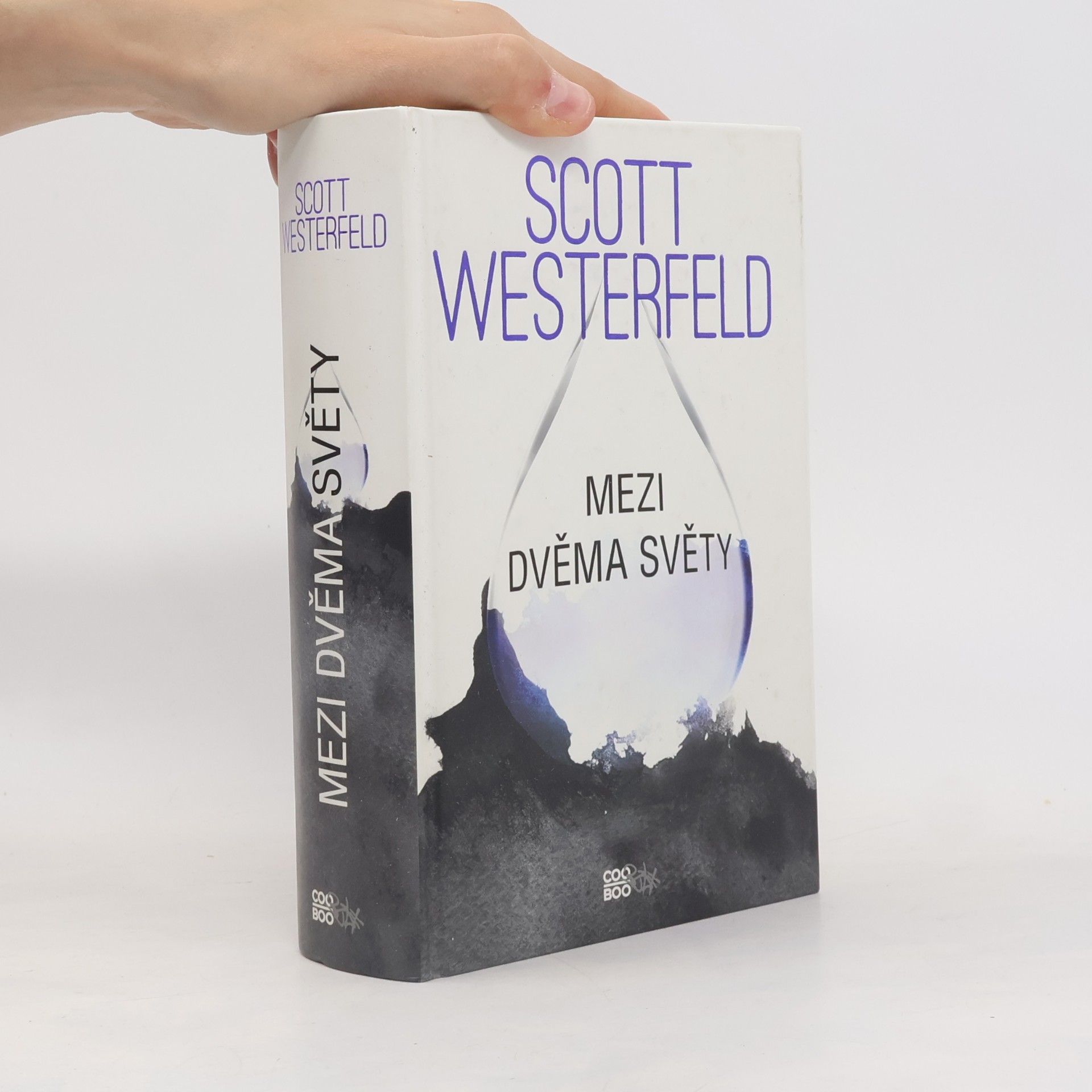 Scott Westerfeld Mezi dvěma světy