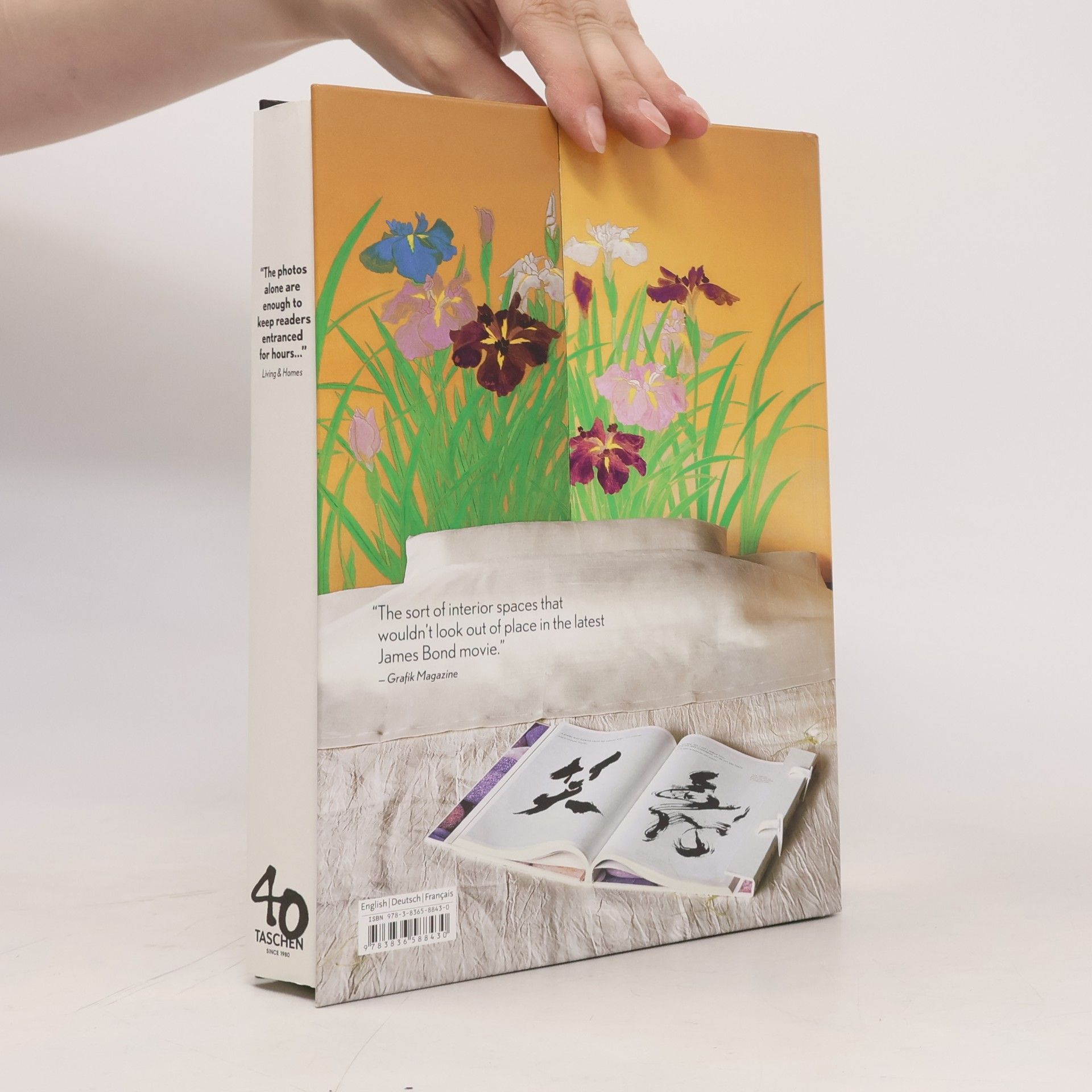 Autores varios Living in Japan