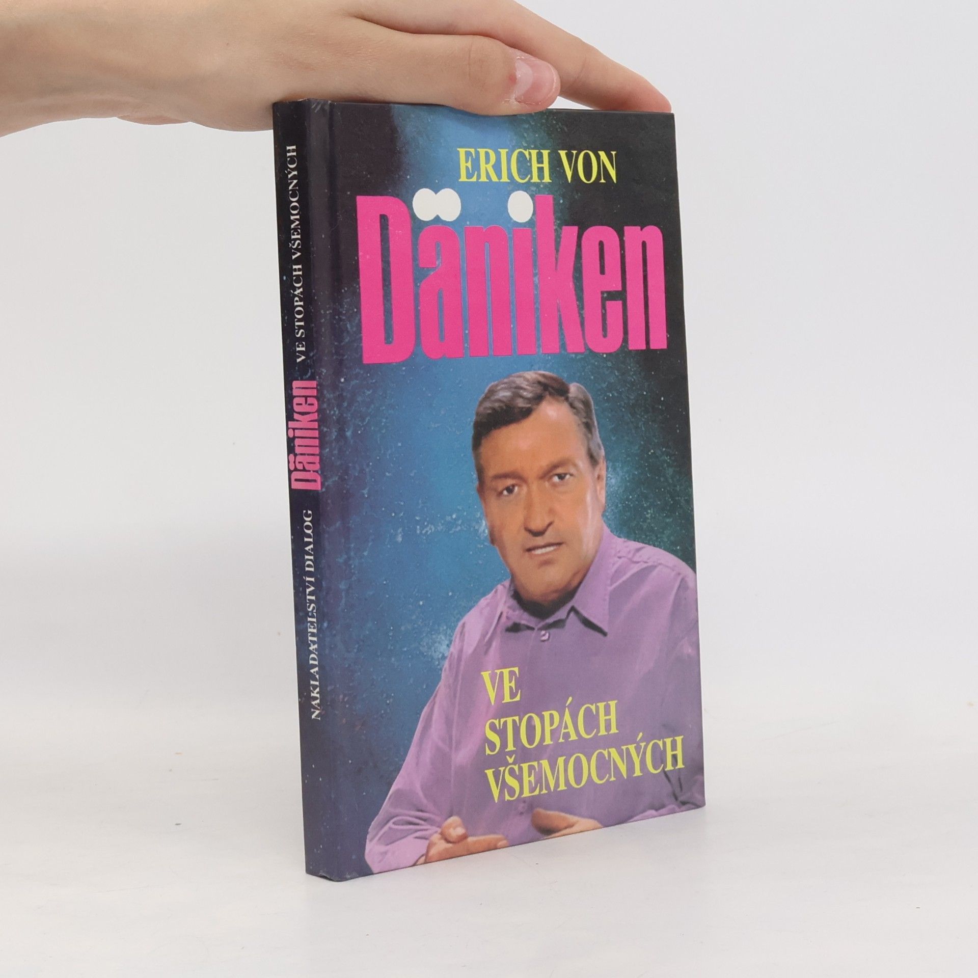 Erich von Däniken Ve stopách všemocných
