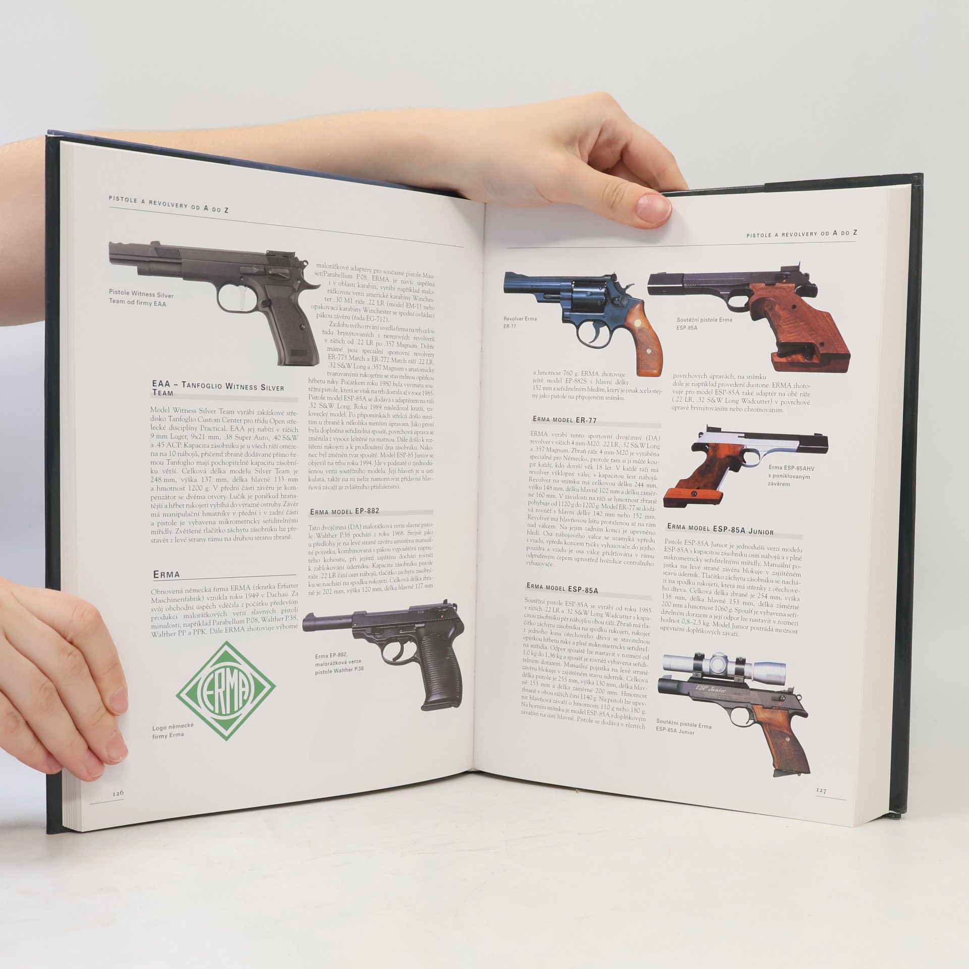 A. E. Hartink Velká encyklopedie pistolí a revolverů
