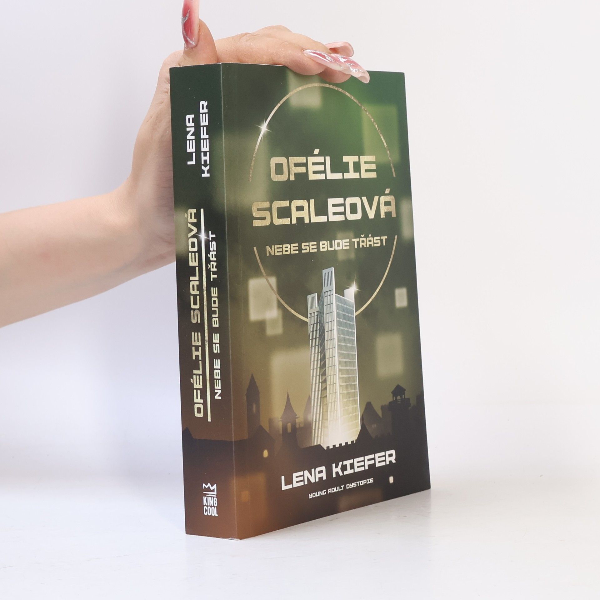 Lena Kiefer Ofélie Scaleová: Nebe se bude třást