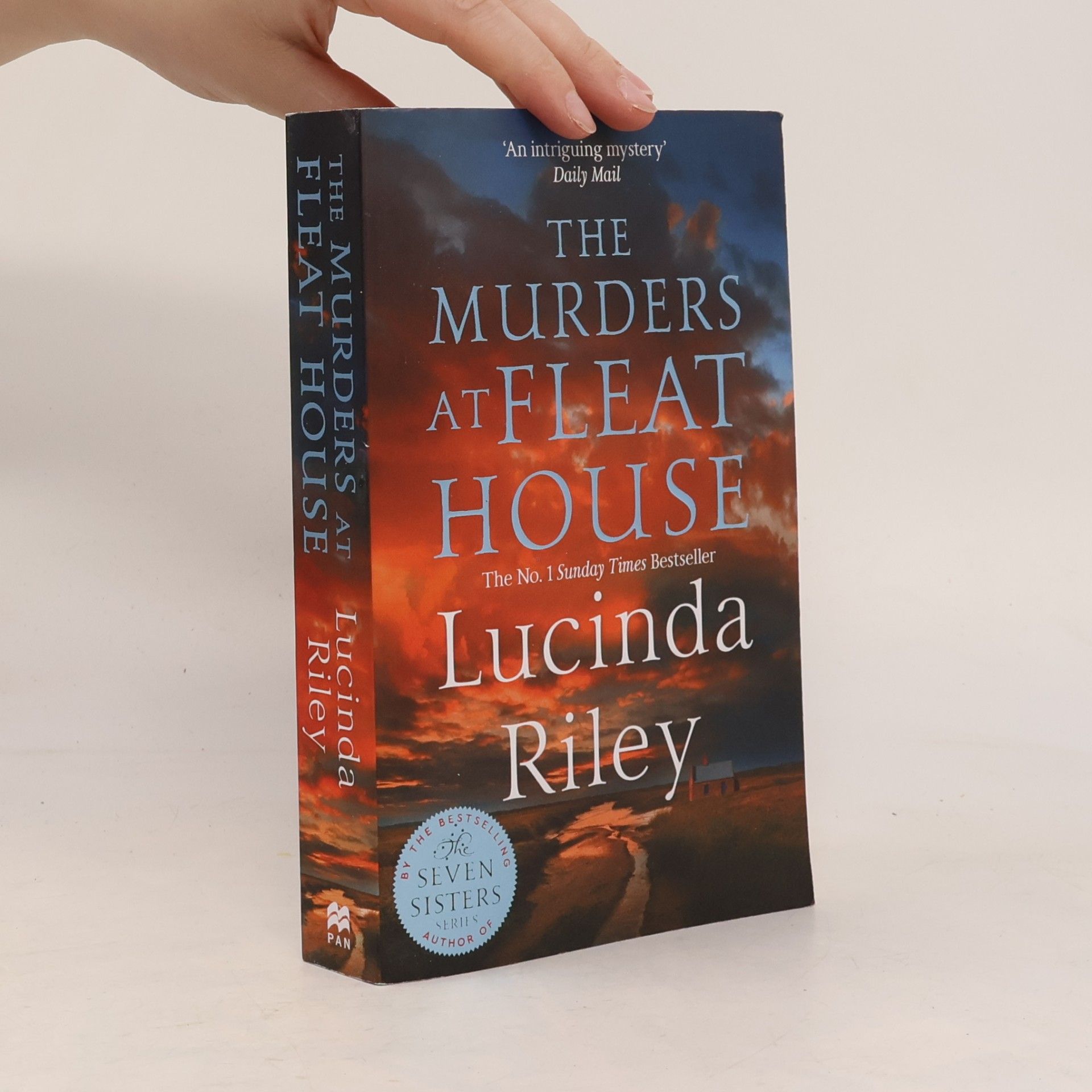Lucinda Riley The Murders at Fleat House