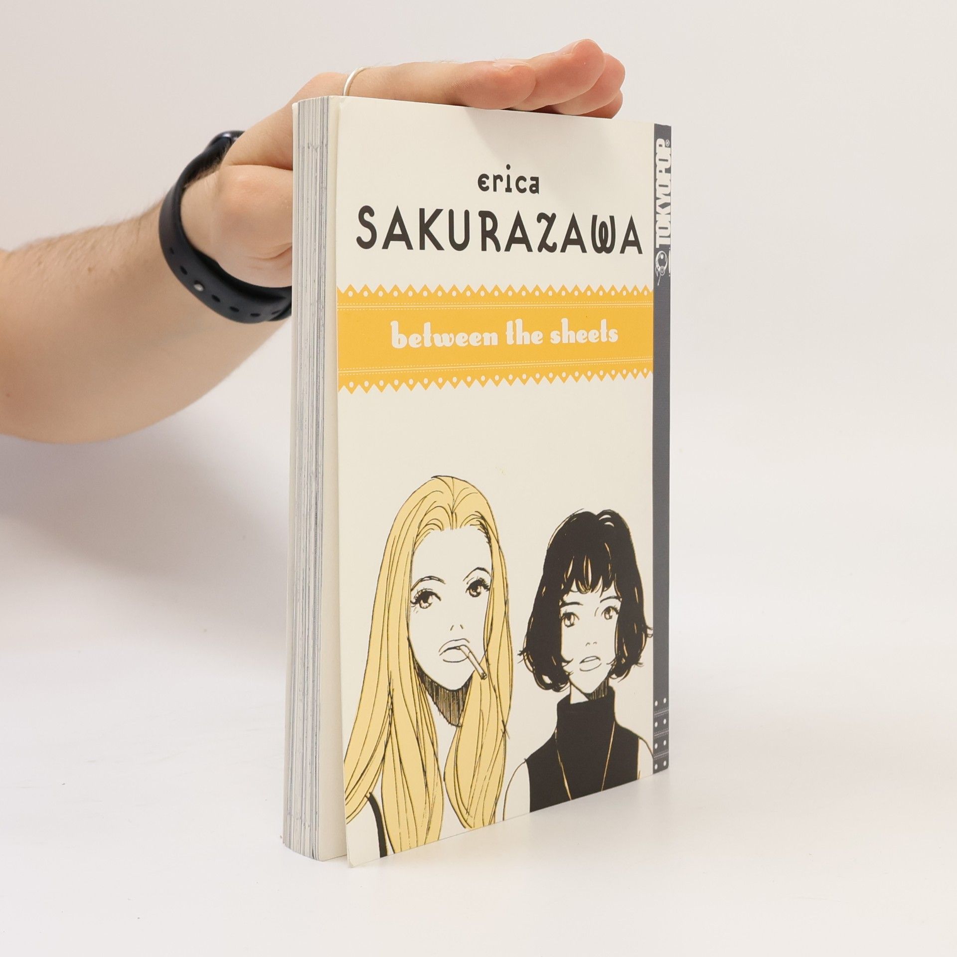 Erica Sakurazawa Between the sheets