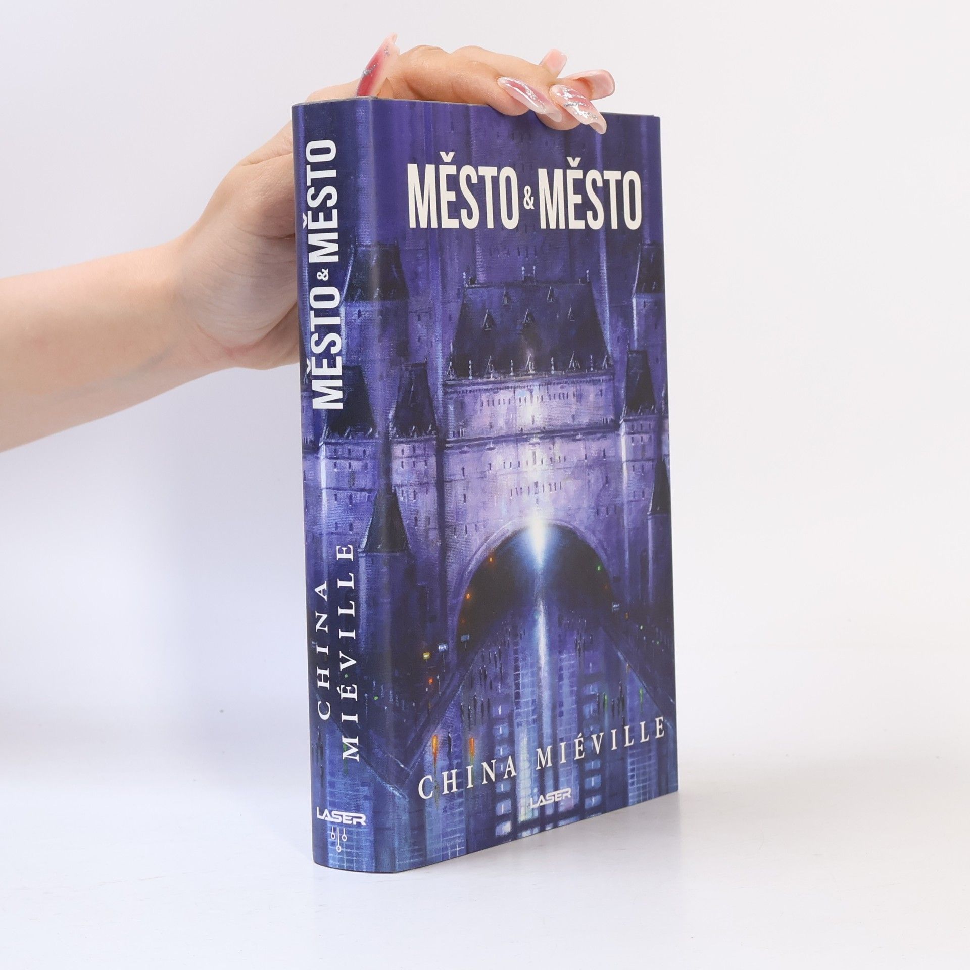 China Miéville Město & město