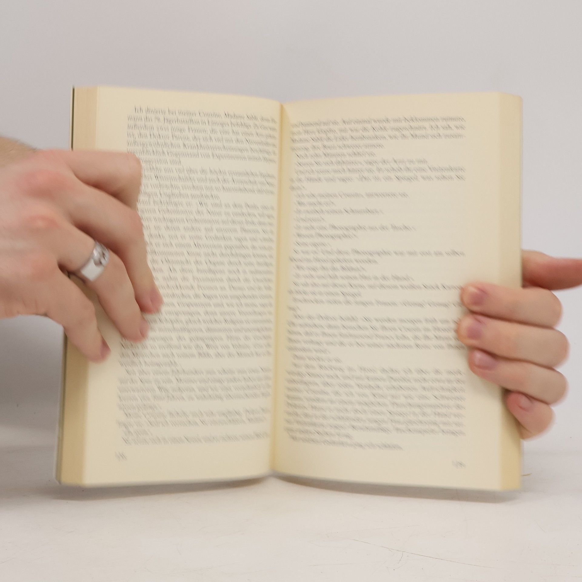 Guy de Maupassant Unter den Olivenbäumen. Novellen. Aus d. Französ. v. Christel Gersch. Nachw. v. Manfred Flügge