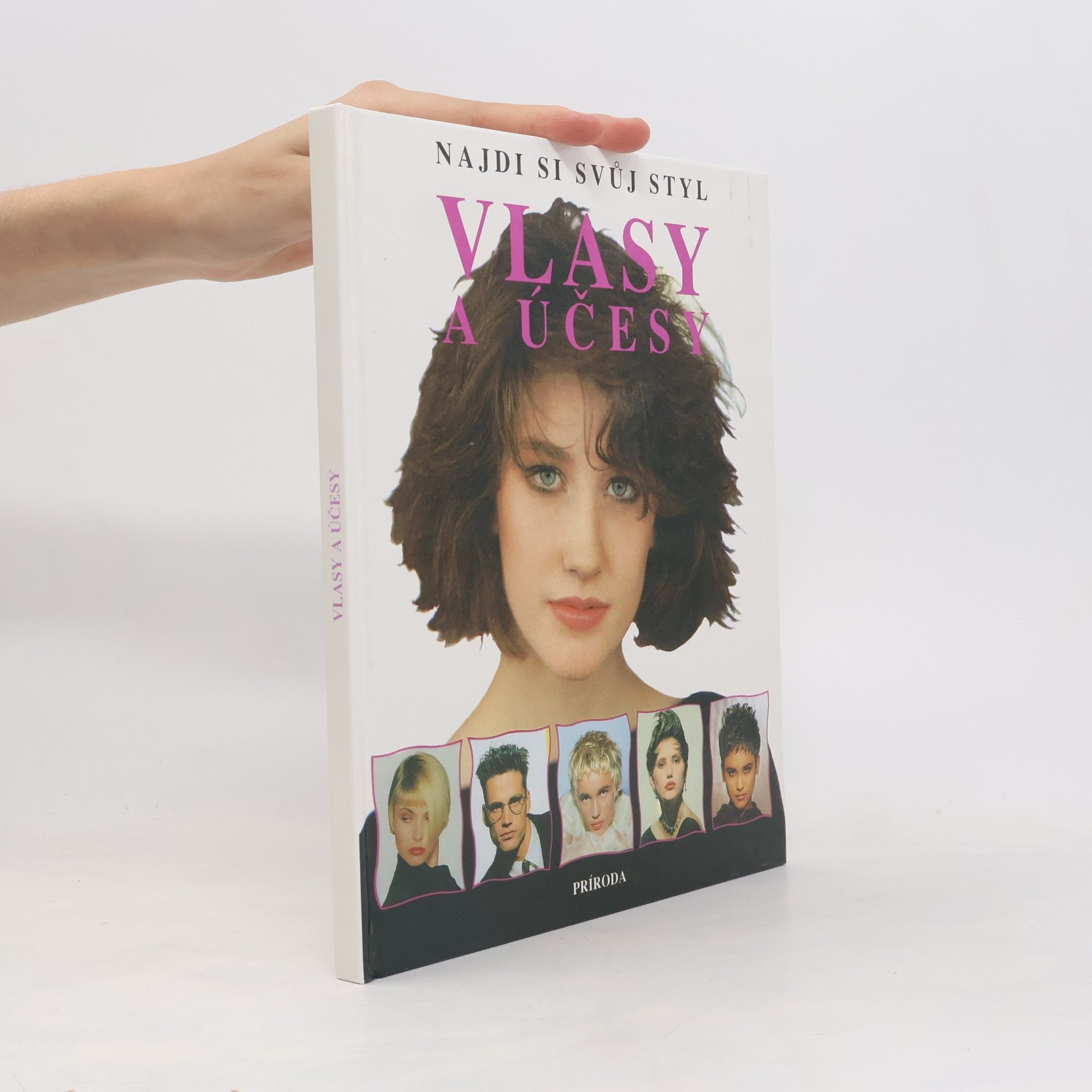 Paula Wood Vlasy a účesy