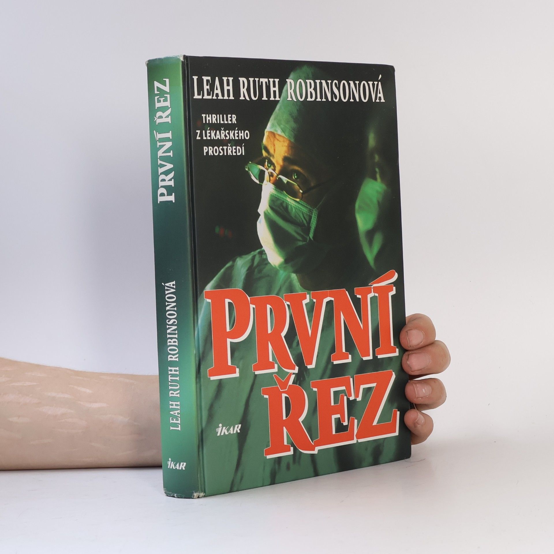 Leah Ruth Robinson První řez