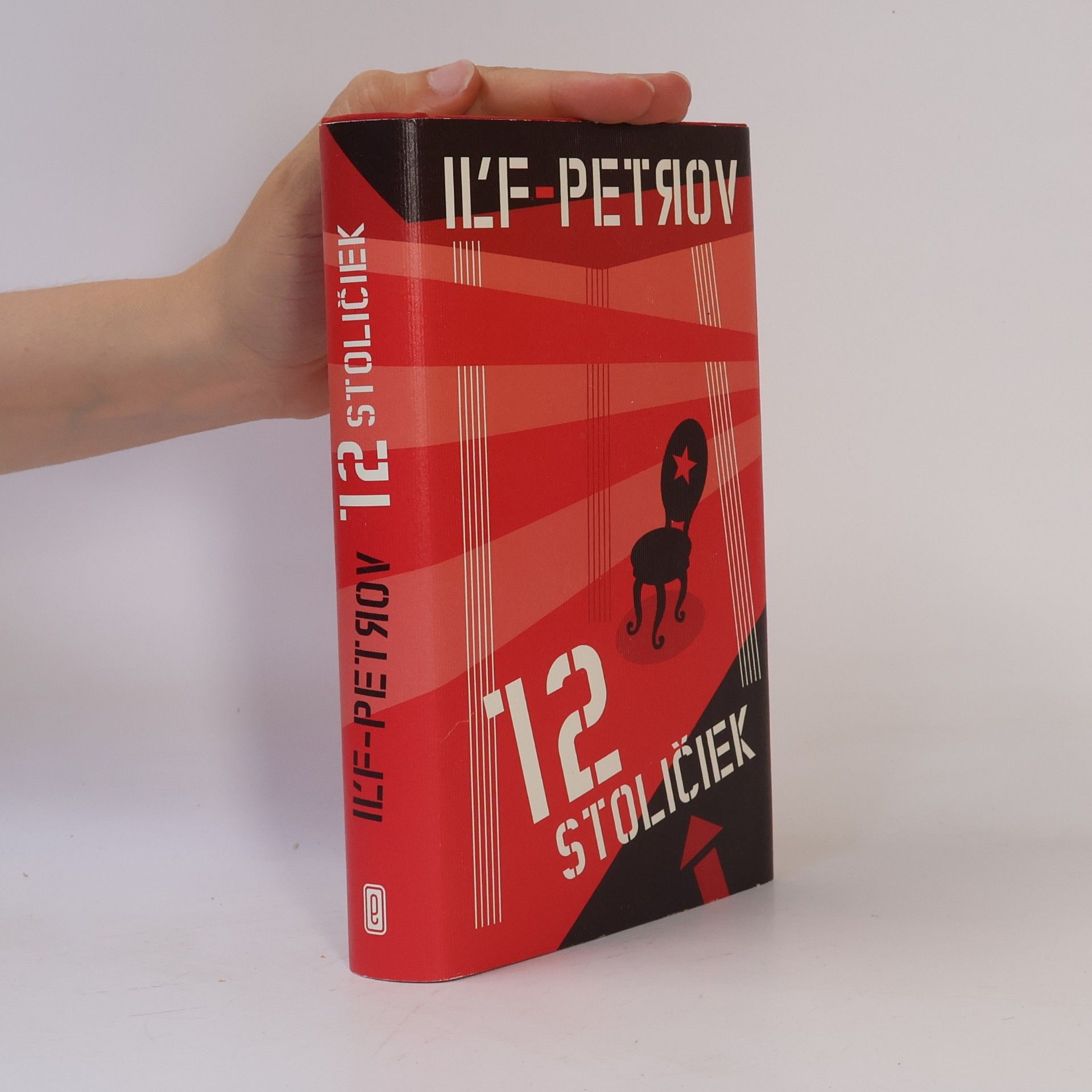Jevgenij Petrovič Petrov 12 stoličiek
