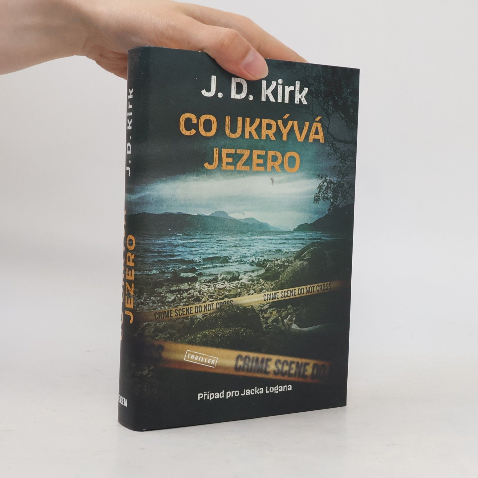 Barry Hutchison Co ukrývá jezero