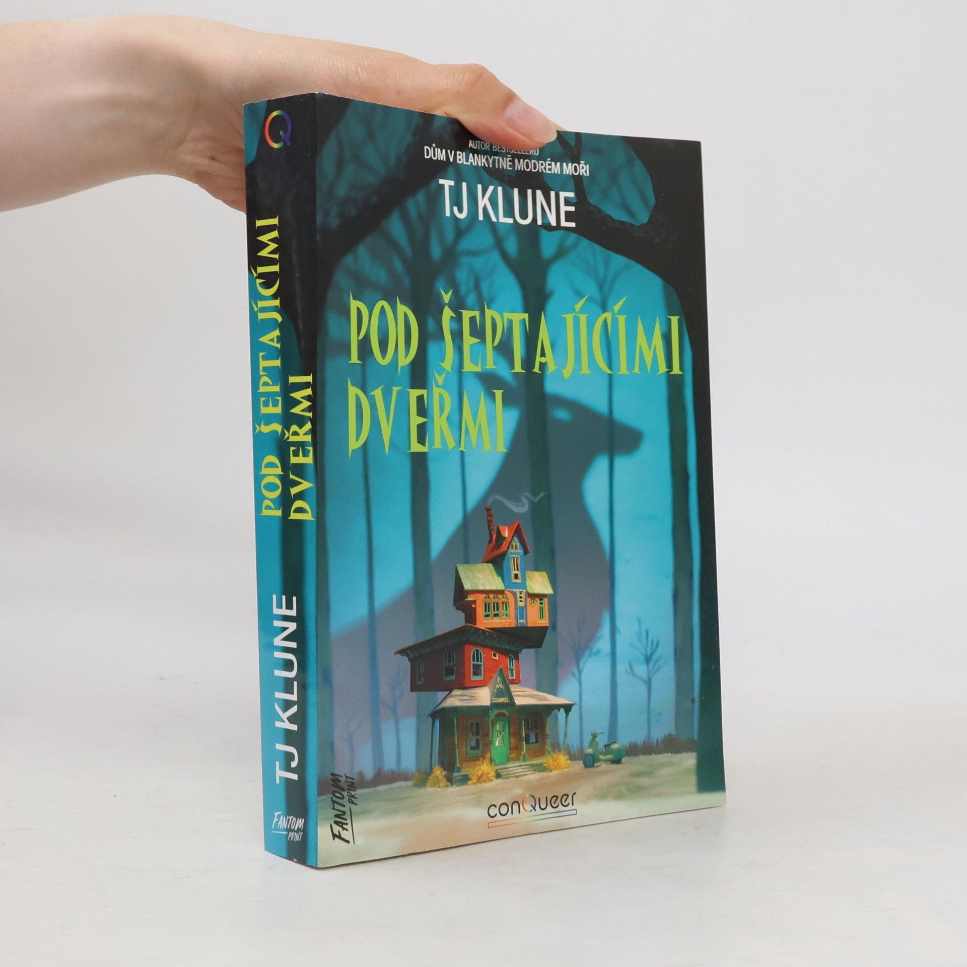 TJ Klune Pod šeptajícími dveřmi