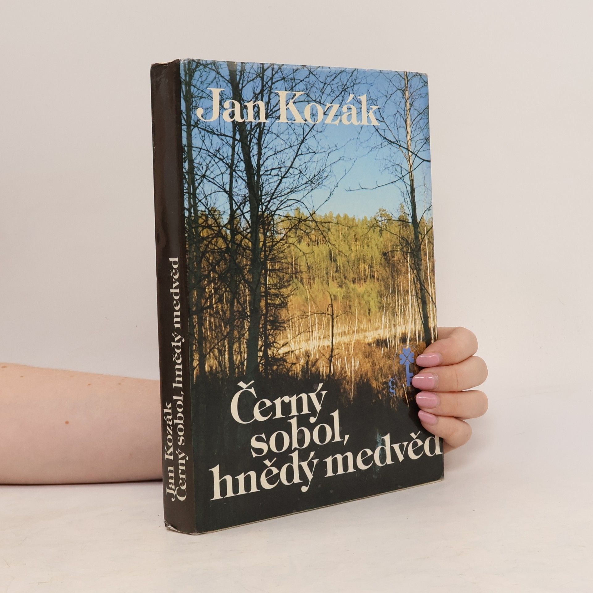 Černý sobol, hnědý medvěd