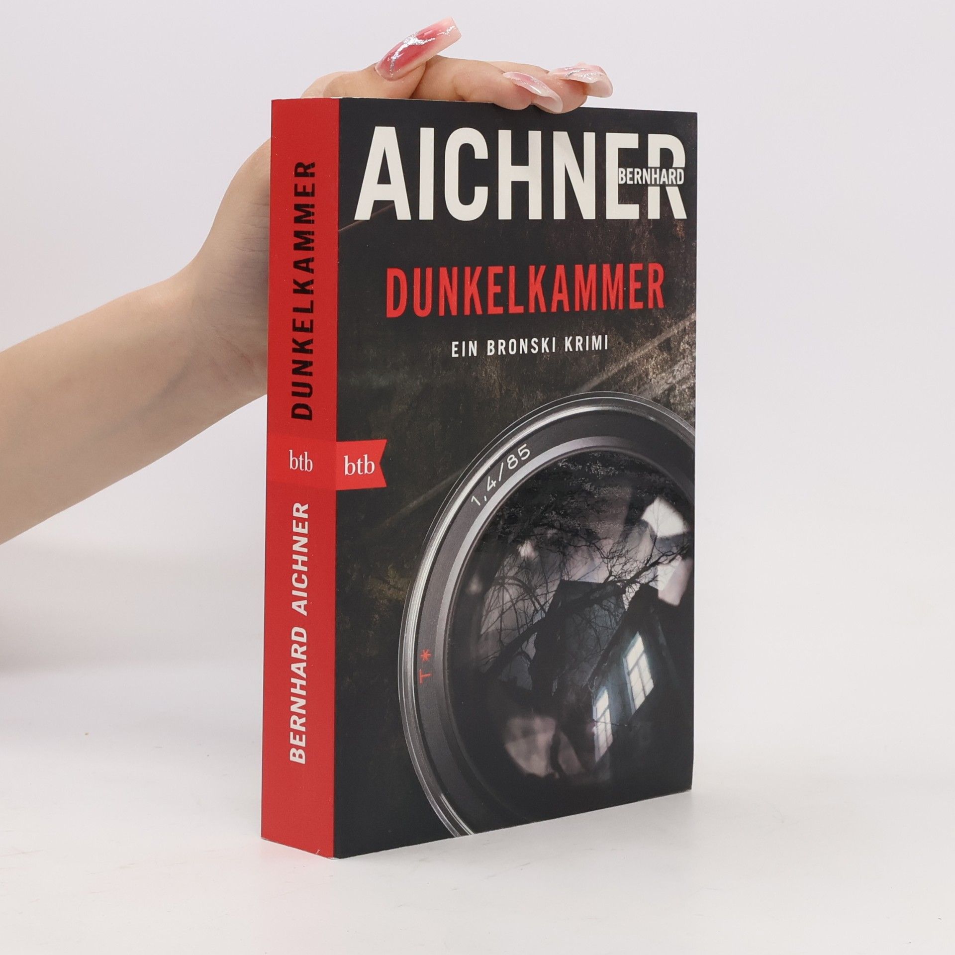Bernhard Aichner Dunkelkammer