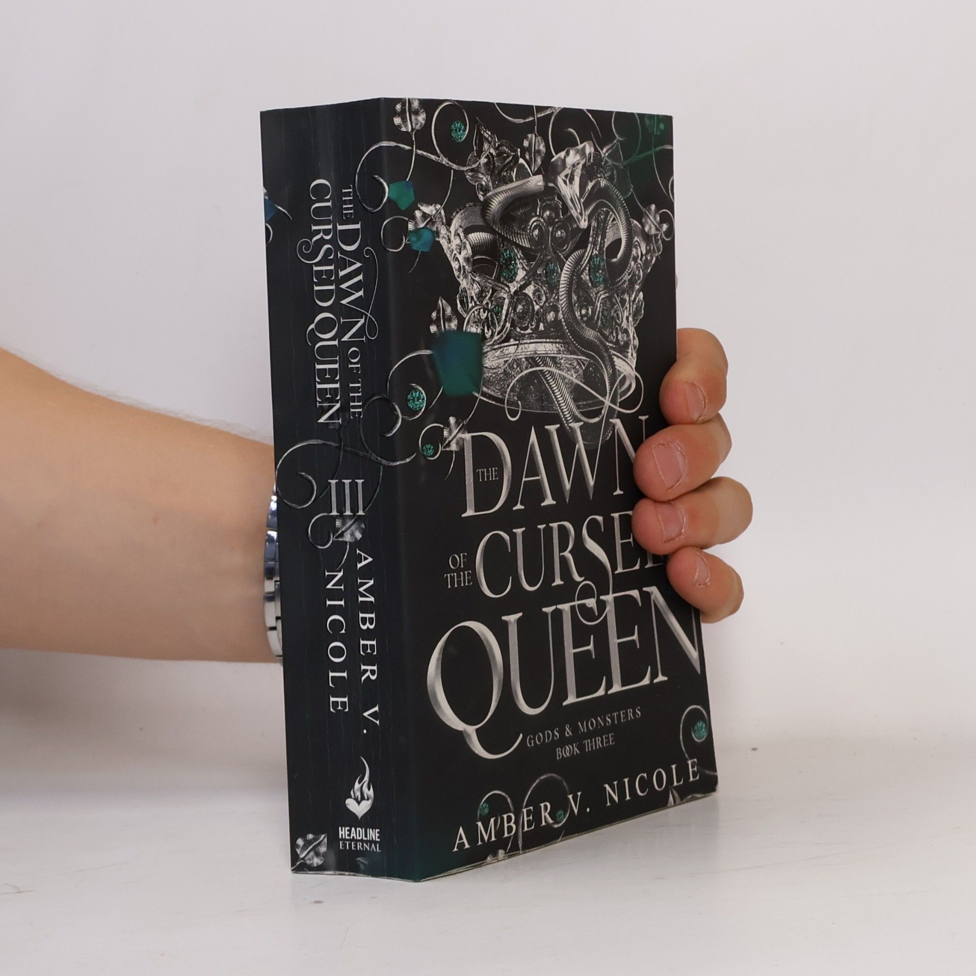 The Dawn of the Cursed Queen: The latest sizzling, dark romantasy book in the Gods & Monsters series!