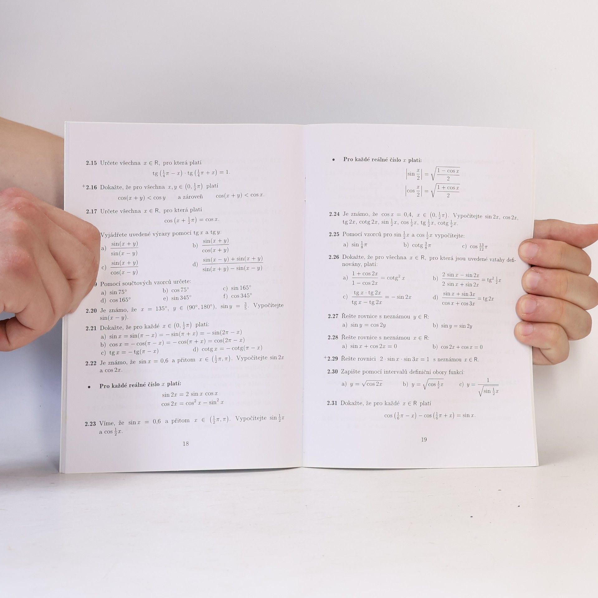 Oldřich Odvárko Sbírka úloh z matematiky pro gymnázia. Goniometrie