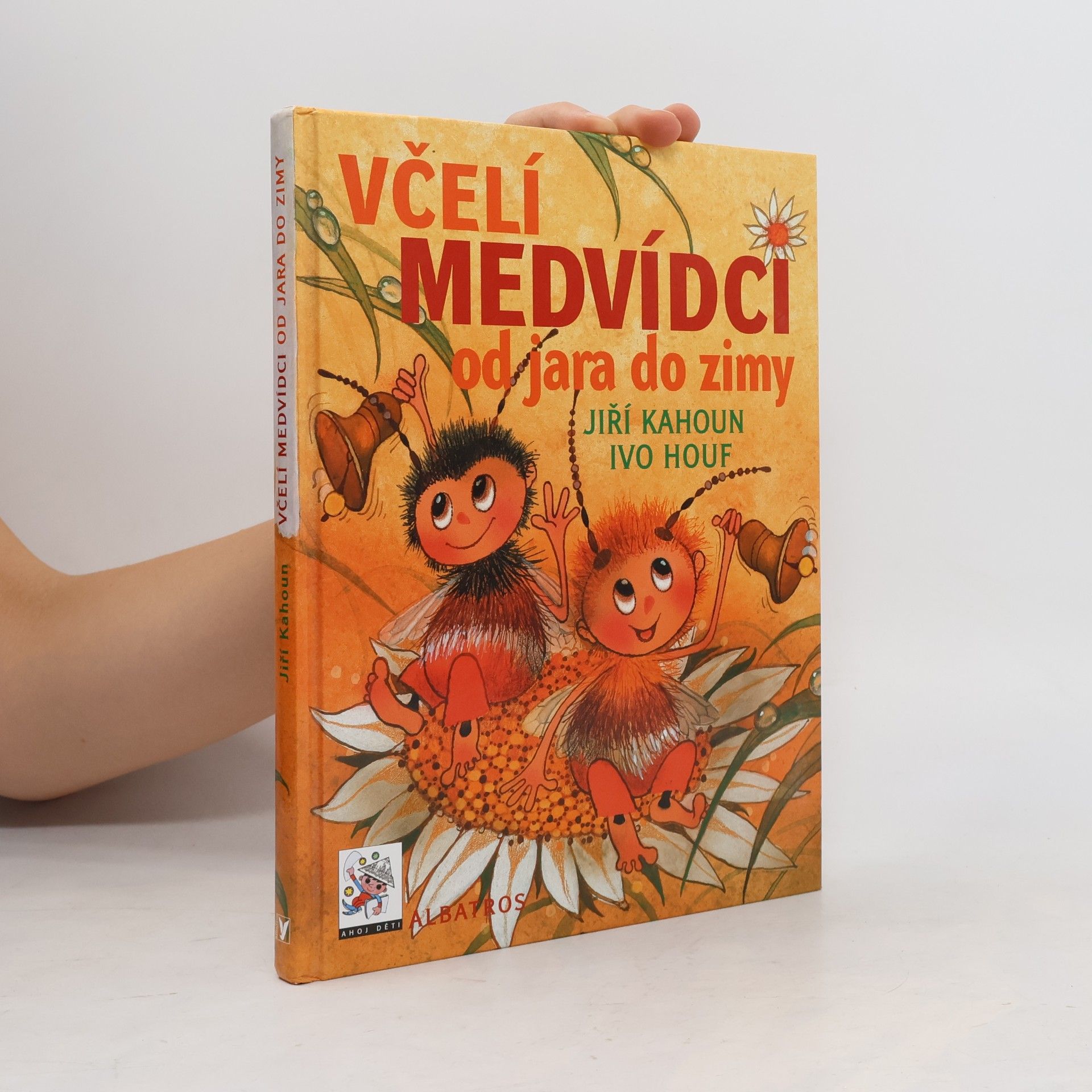 Ivo Houf Včelí medvídci od jara do zimy
