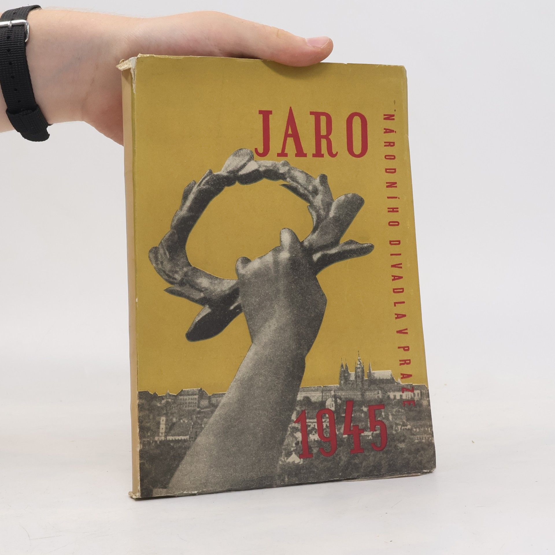 Jaro Národního divadla v Praze 1945
