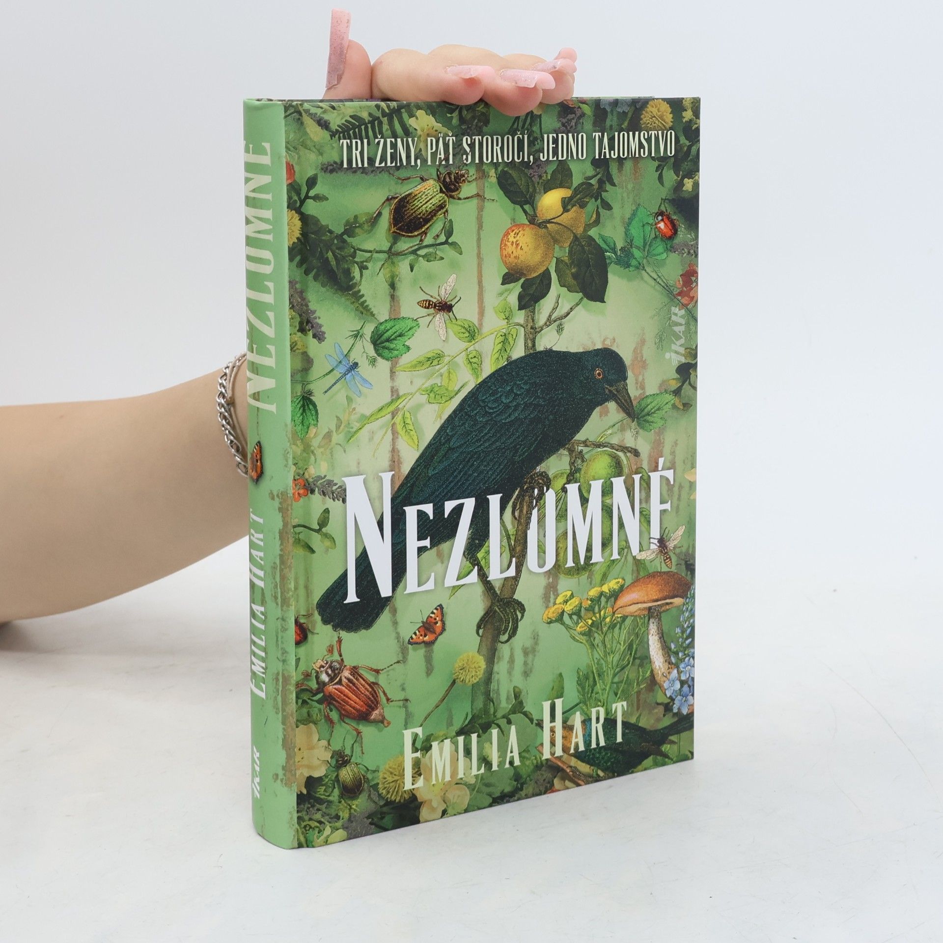 Emilia Hart Nezlomné