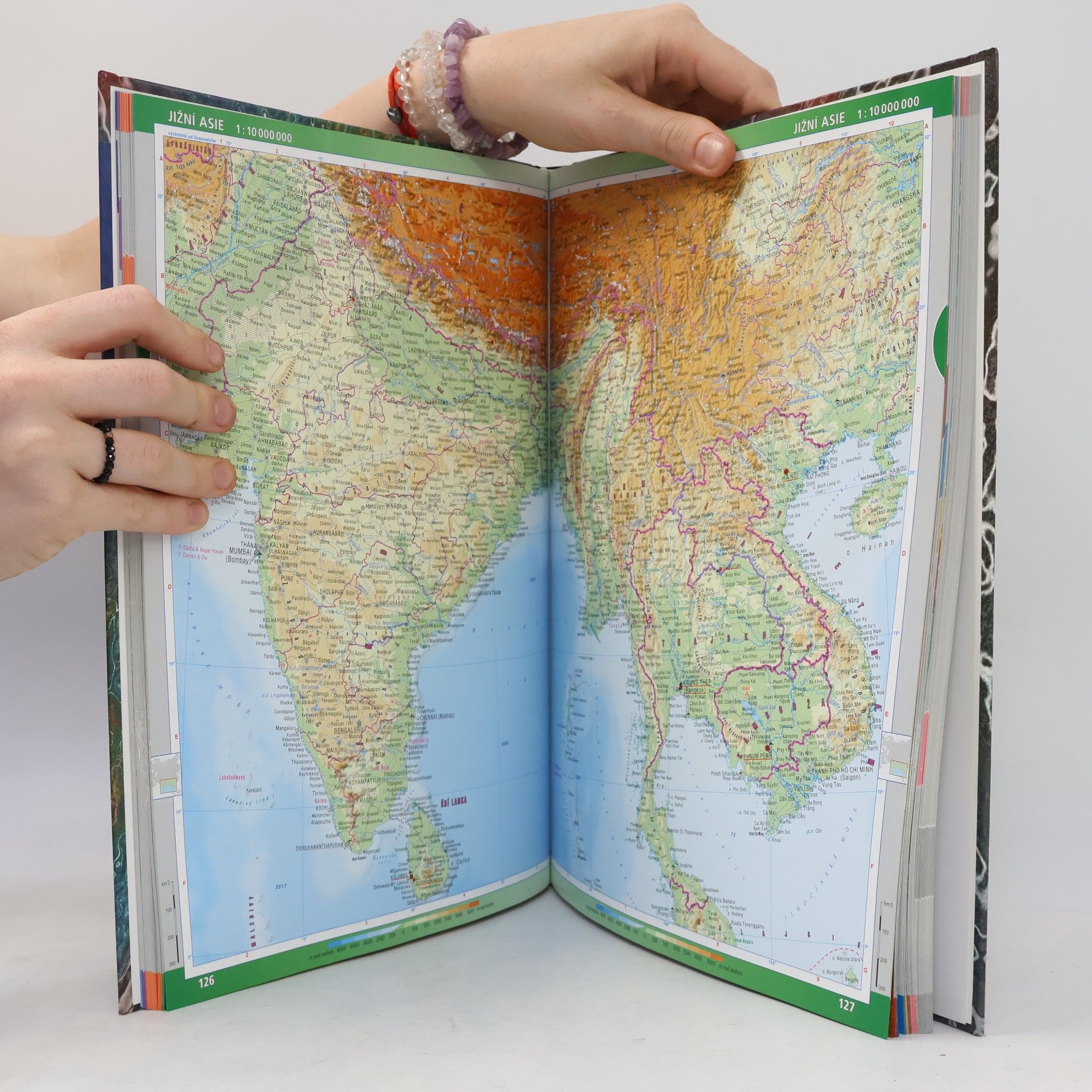 Various authors Zeměpisný atlas světa