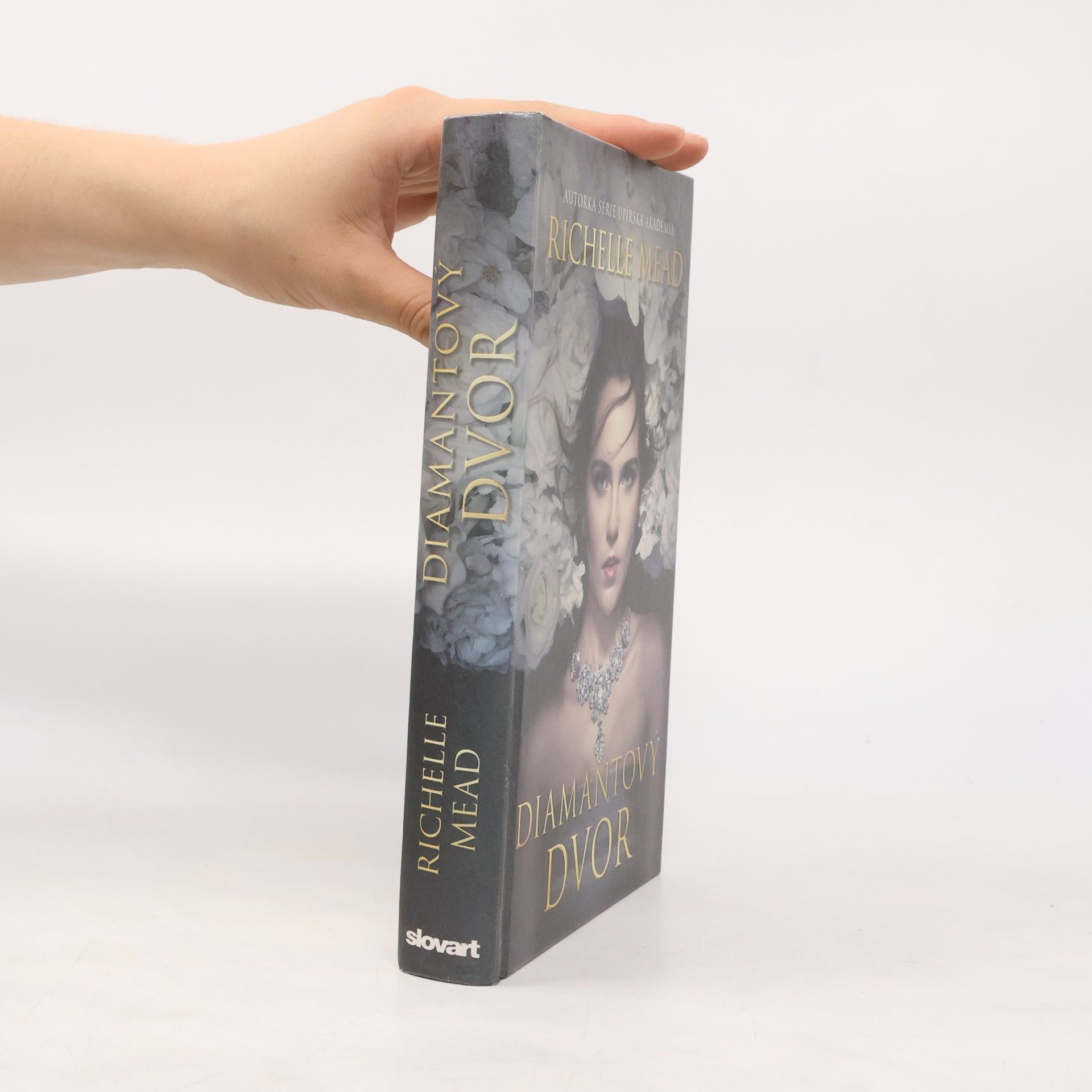 Richelle Mead Diamantový dvor