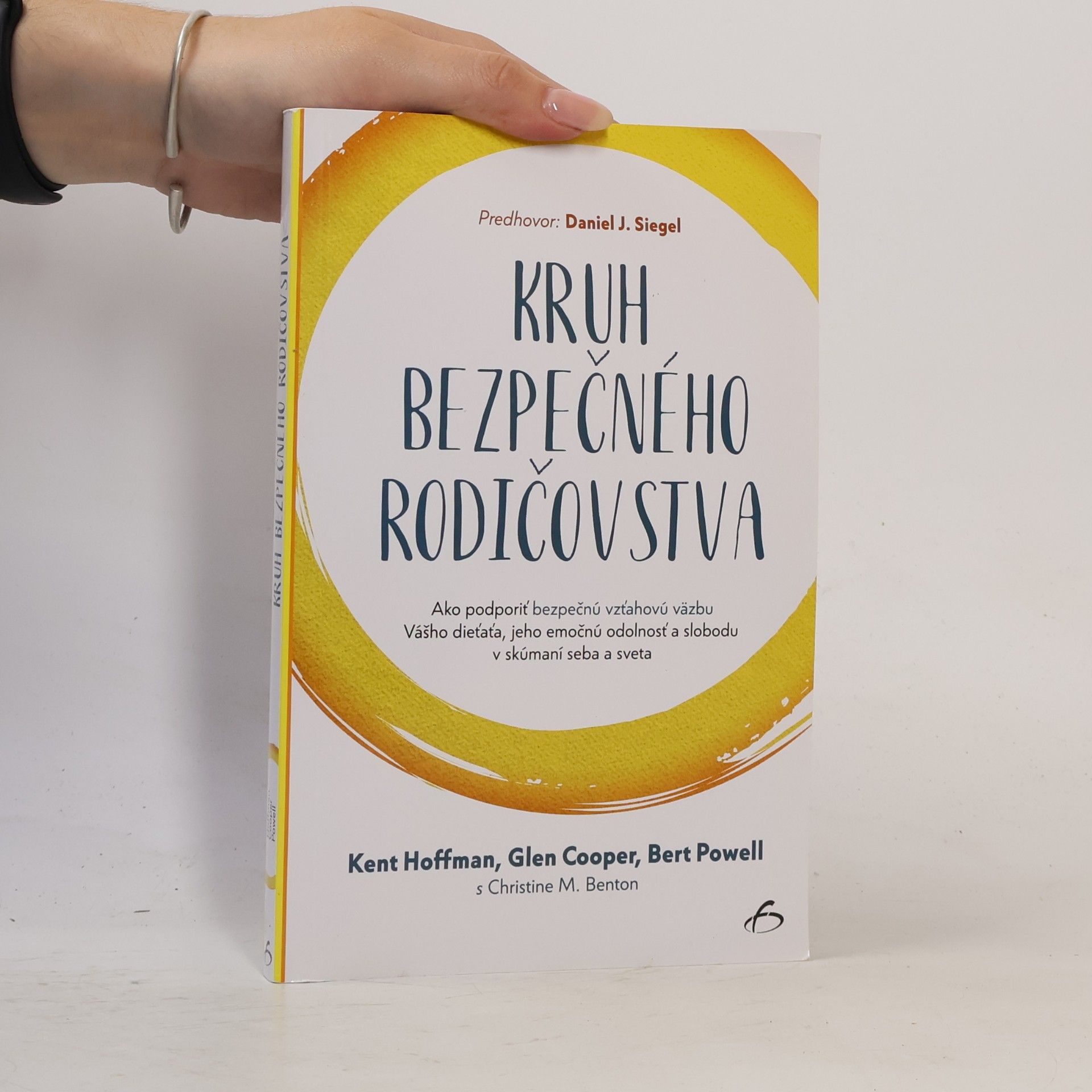 Kruh bezpečného rodičovstva : ako podporíť bezpečnú vzťahovú vazbu vášho díeťaťa, jeho emočnú odolnosť a slobodu v skúmaní seba a sveta