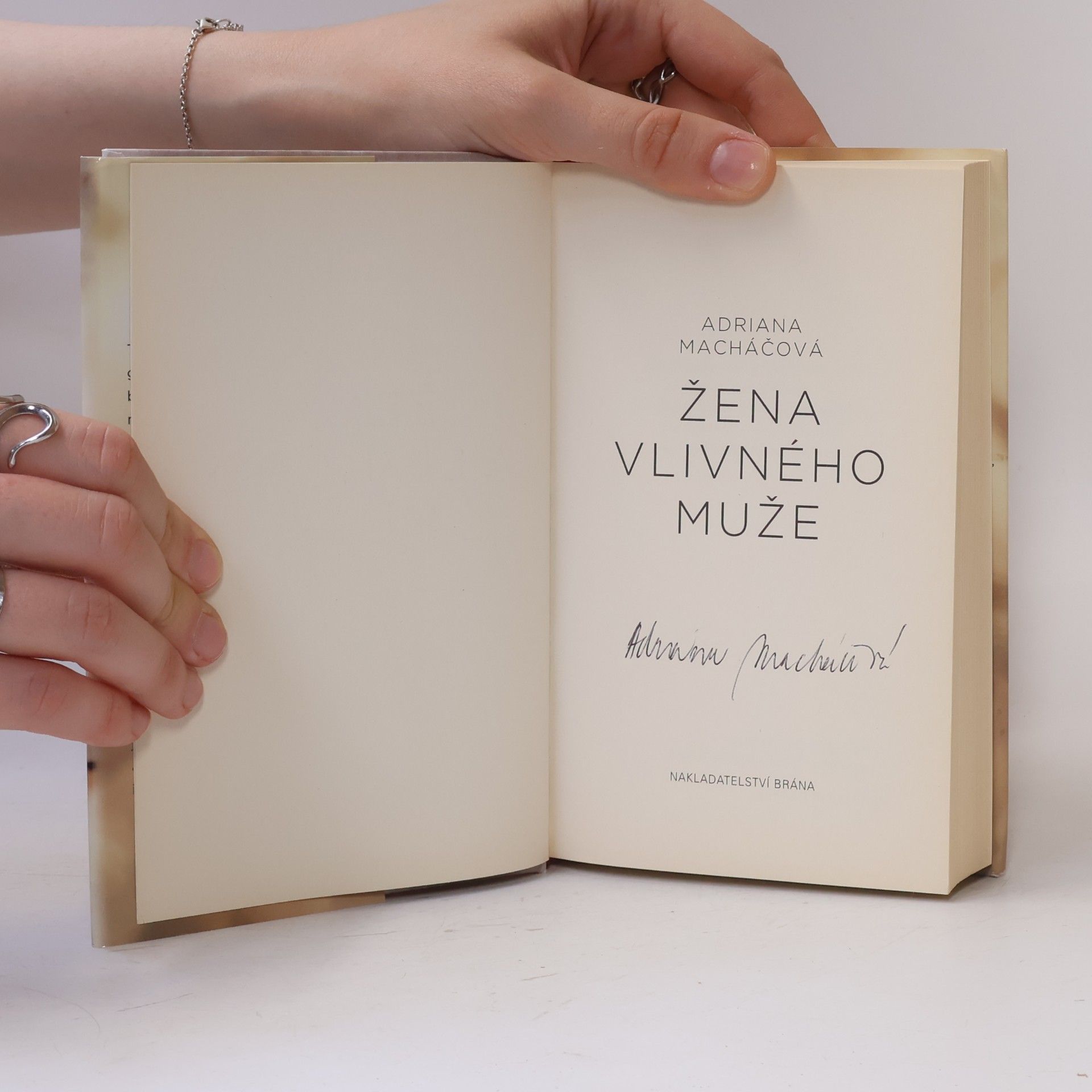 Adriana Machac Žena vlivného muže
