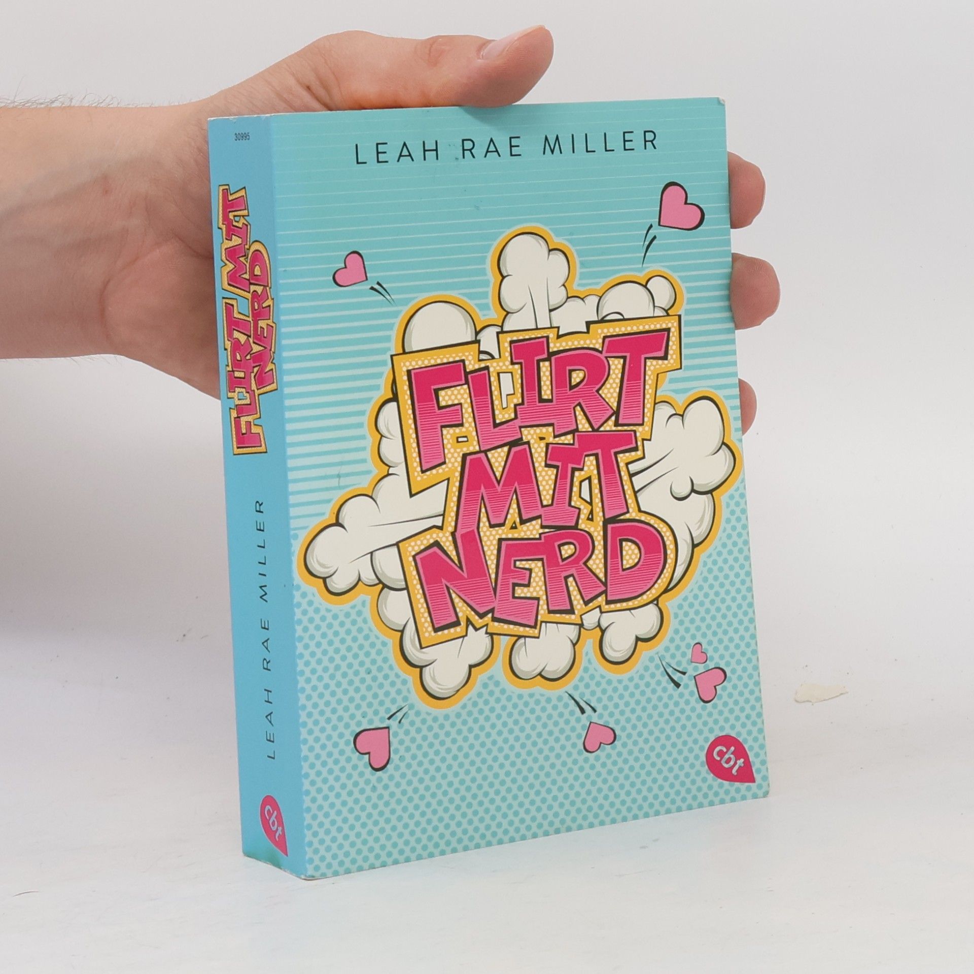 Leah Rae Miller Flirt mit Nerd