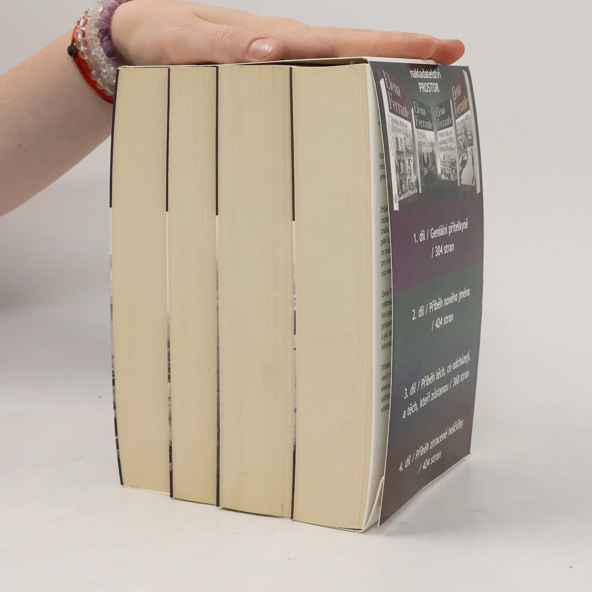 Elena Ferrante Geniální přítelkyně 1-4