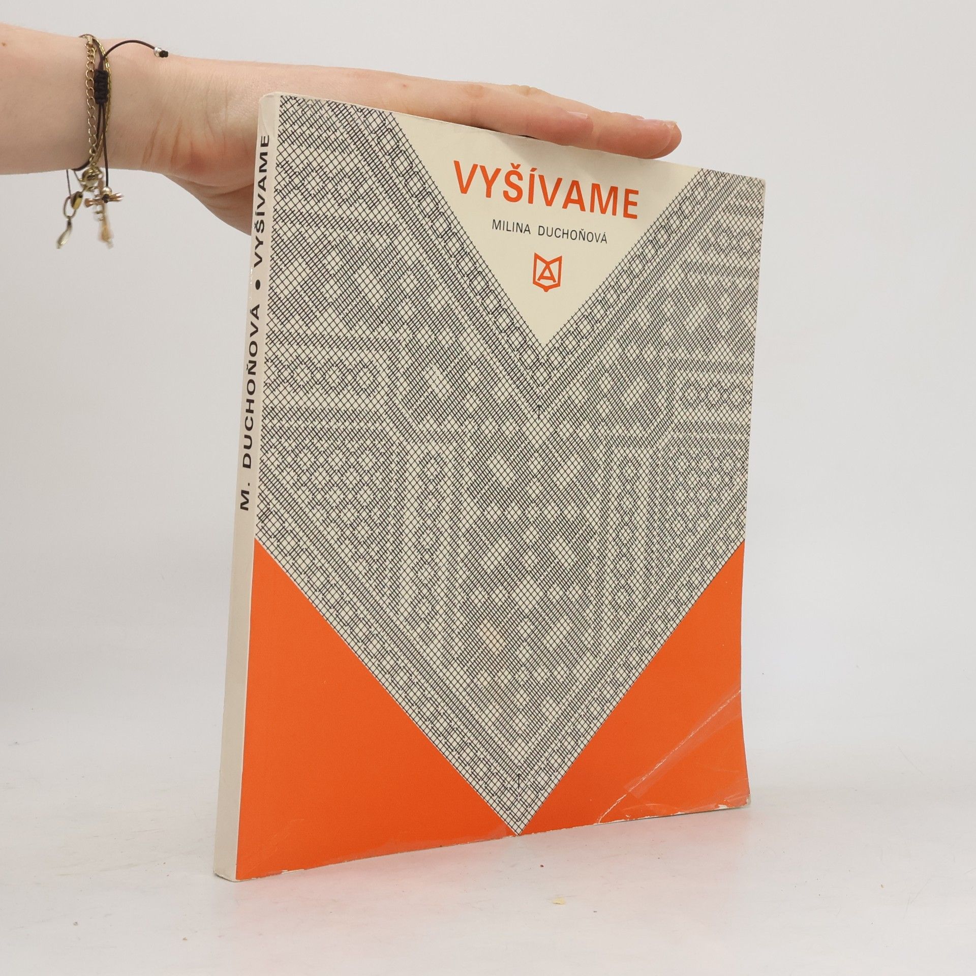 Milina Duchoňová Vyšívame