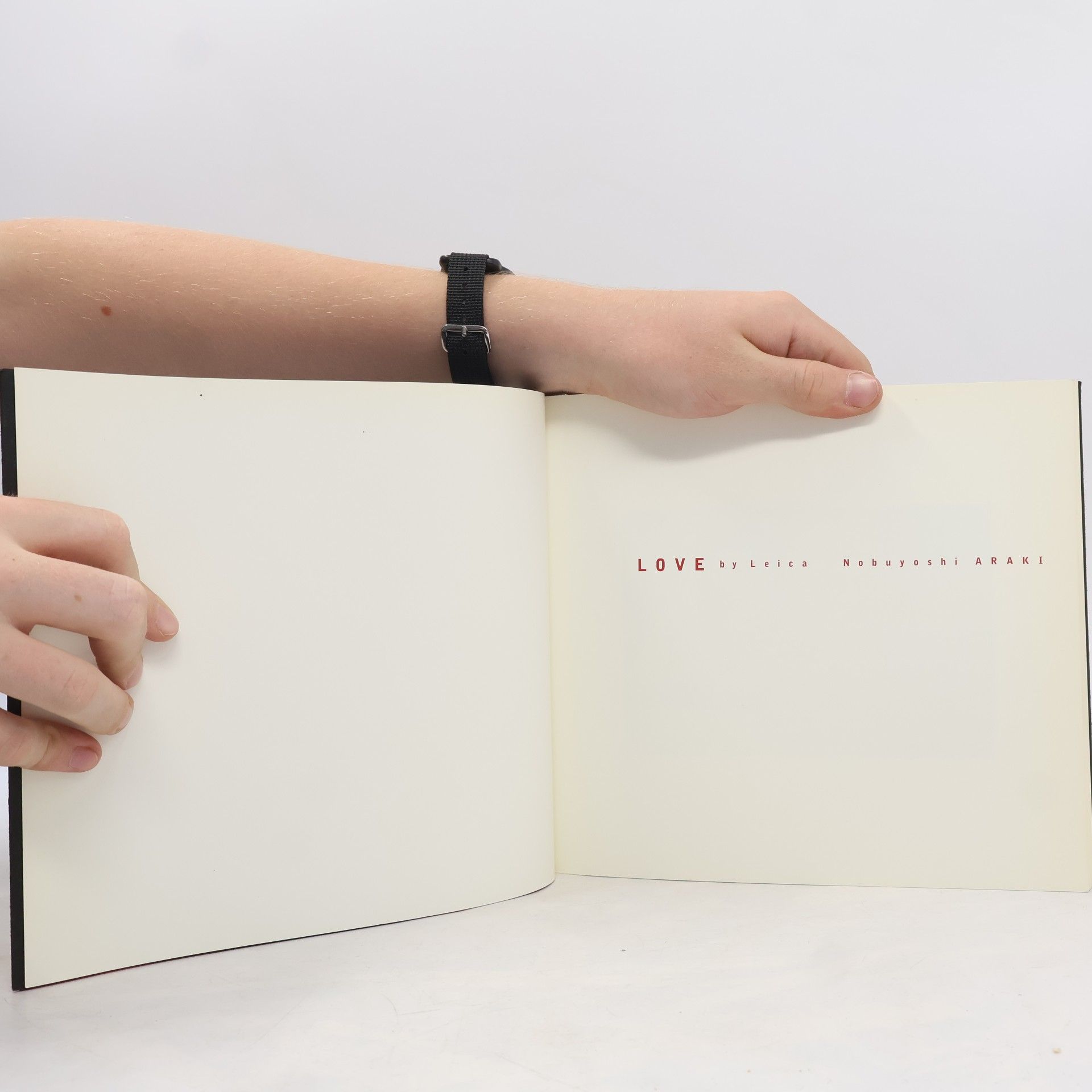 Nobujoši Araki LOVE by Leica