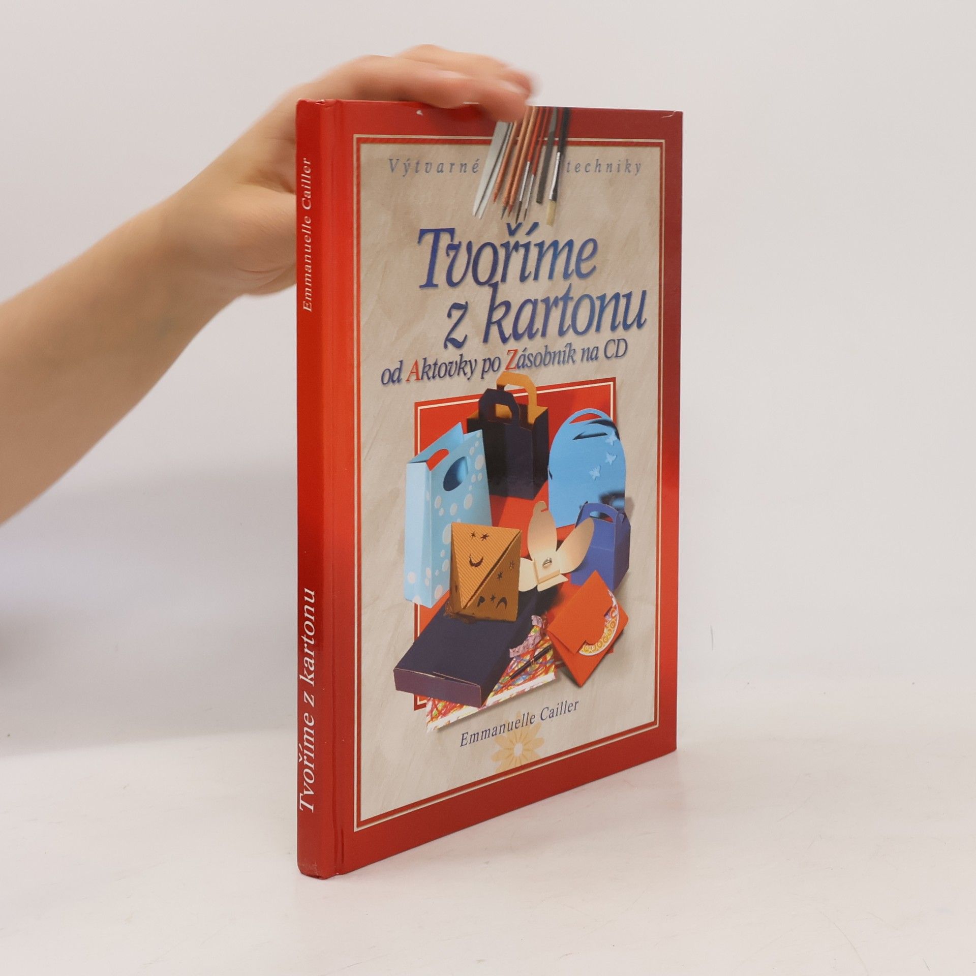 Emmanuelle Cailler Tvoříme z kartonu - Od aktovky po zásobník CD
