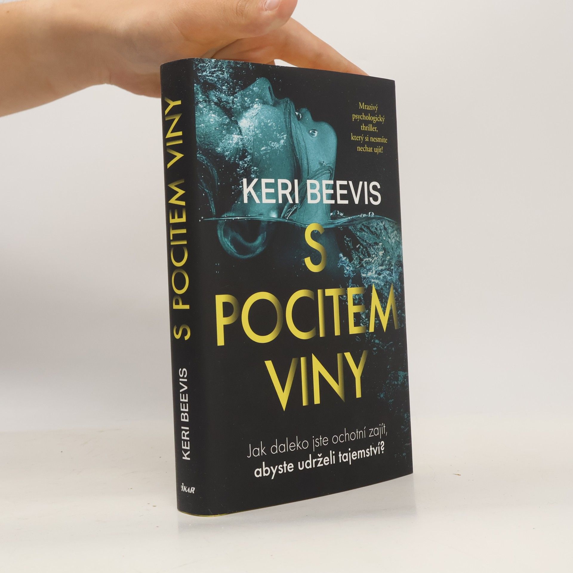Keri Beevis S pocitem viny