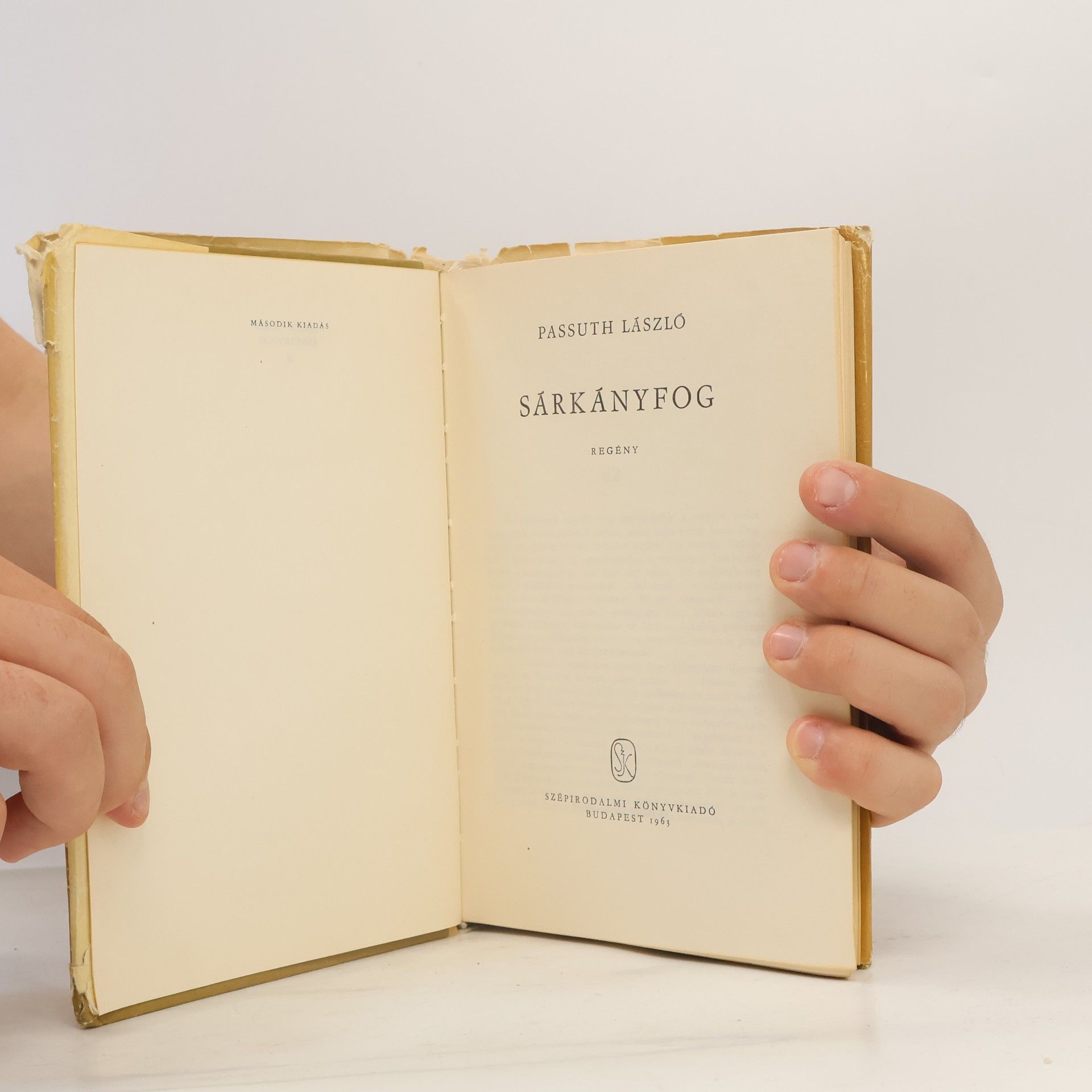 László Passuth Sárkányfog