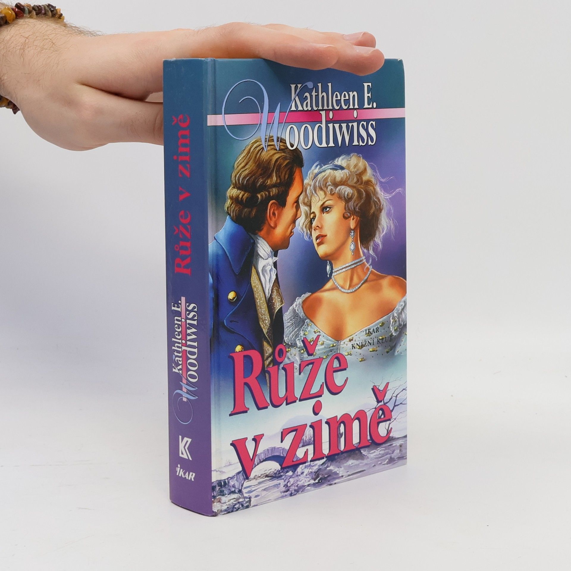 Kathleen E. Woodiwiss Růže v zimě