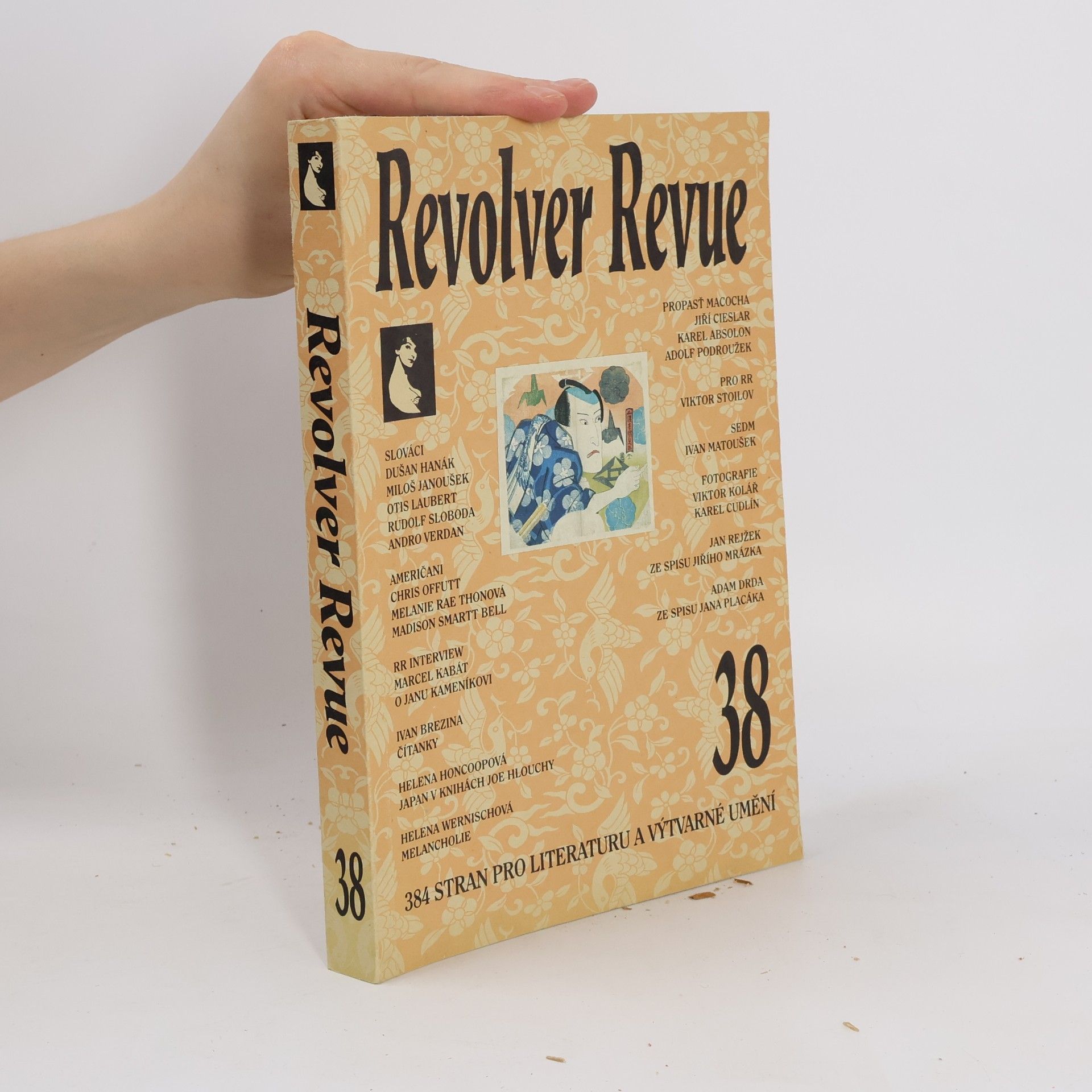Kolektiv autorů Revolver Revue 38