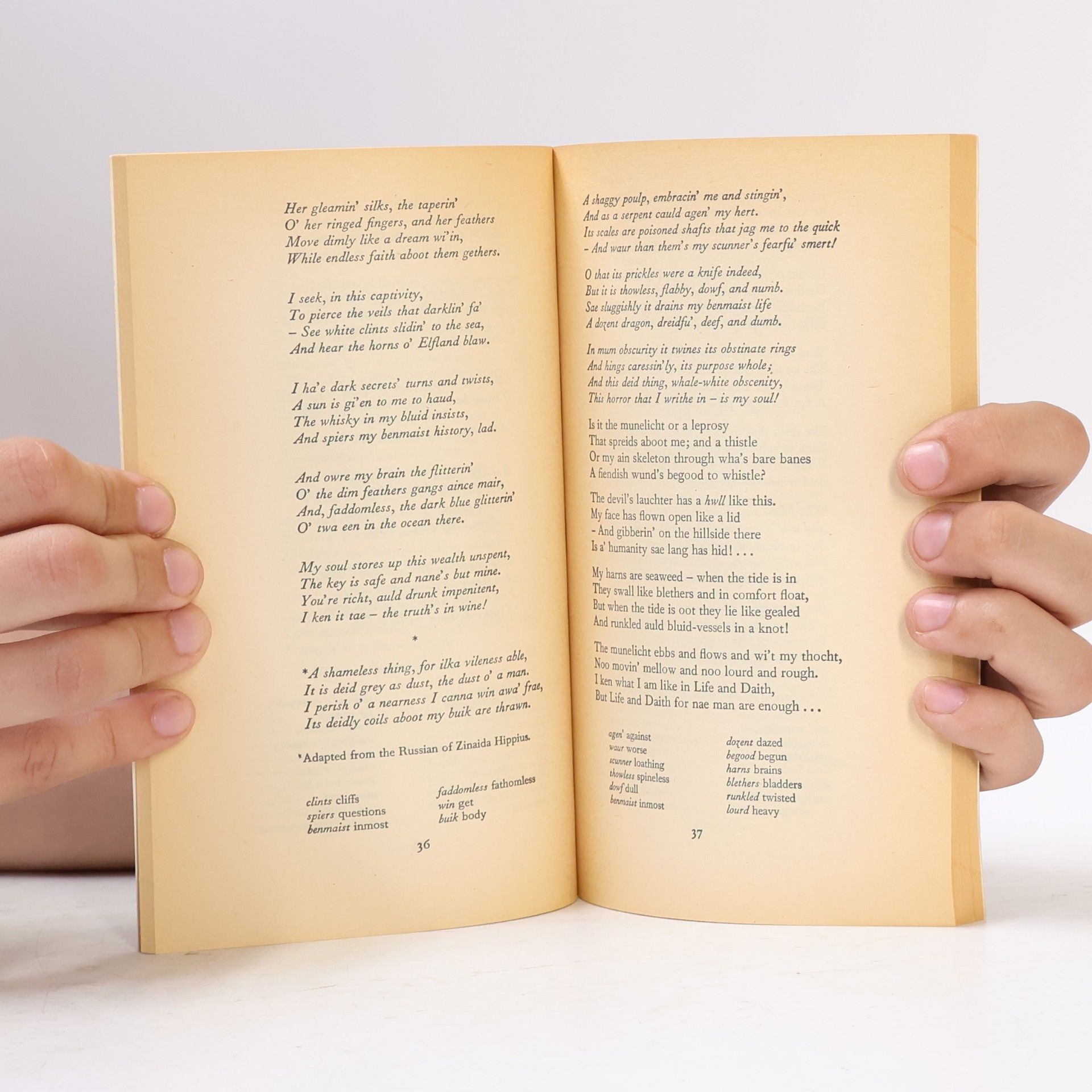 Hugh MacDiarmid Selected Poems