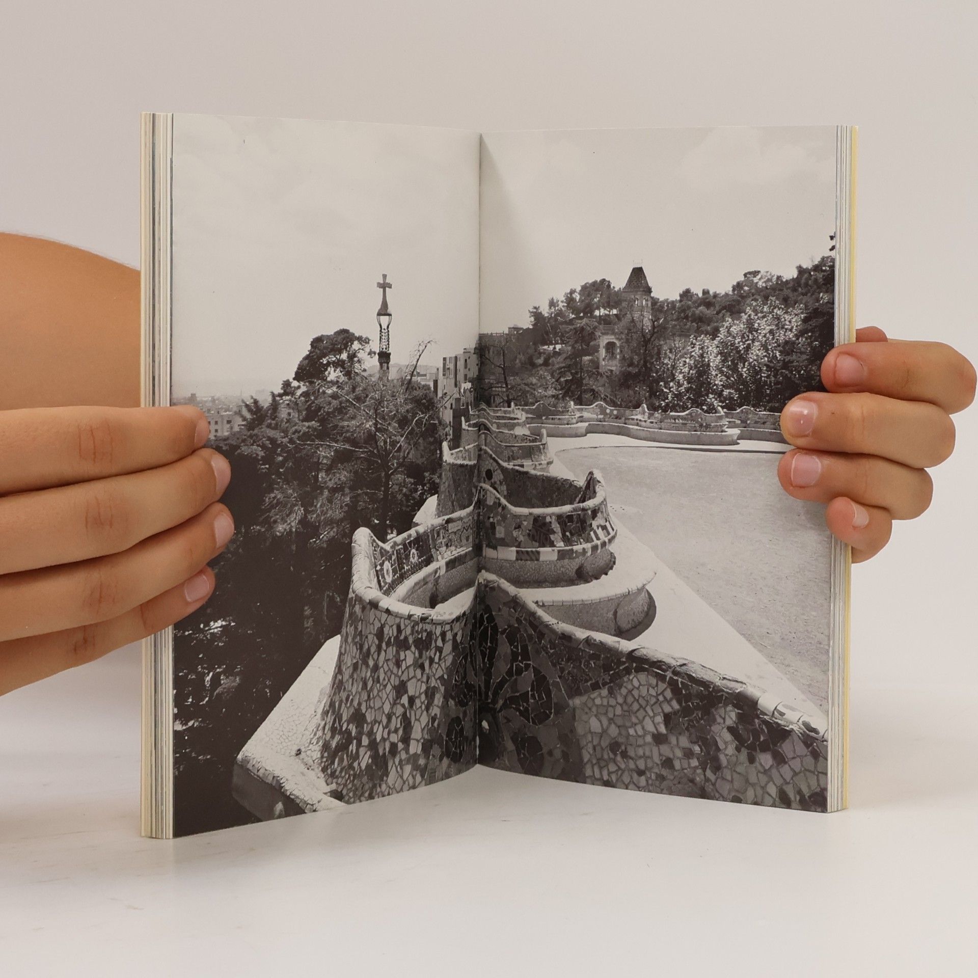 Gabriele Fahr-Becker Barcelona. Antoni Gaudí y Corn'et. Architektur als Ereignis