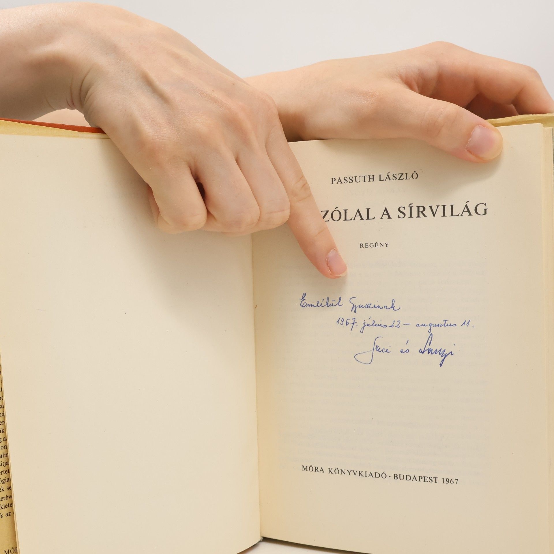 László Passuth Megszólal a sírvilág