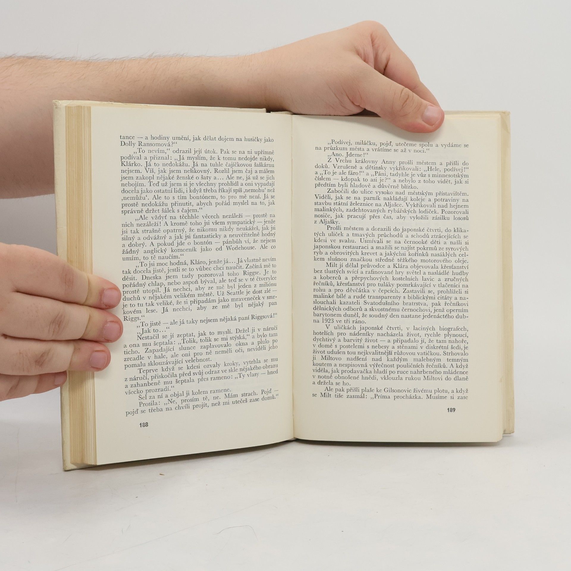 Sinclair Lewis Vzduch zdarma. Člověk, který znal prezidenta. Motýli ve světle obloukovek