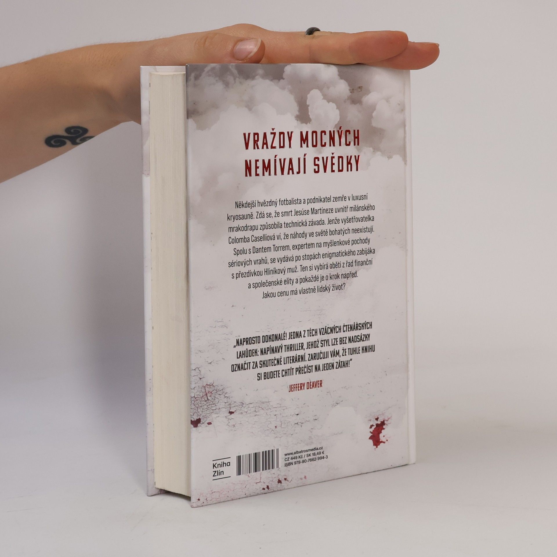 Sandrone Dazieri Bohatí musejí zemřít