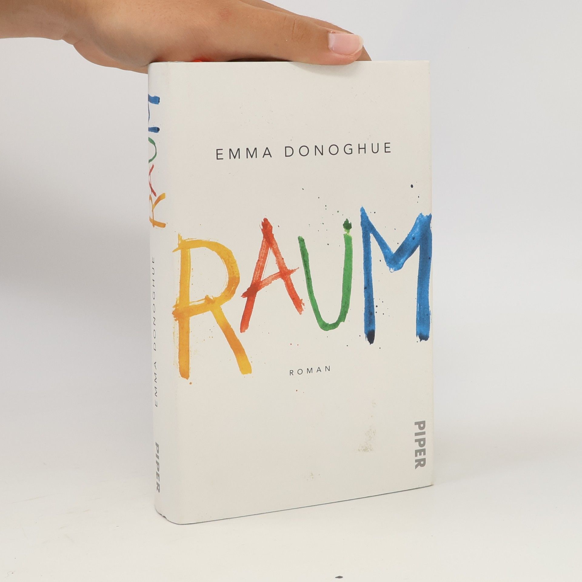 Emma Donoghue Raum