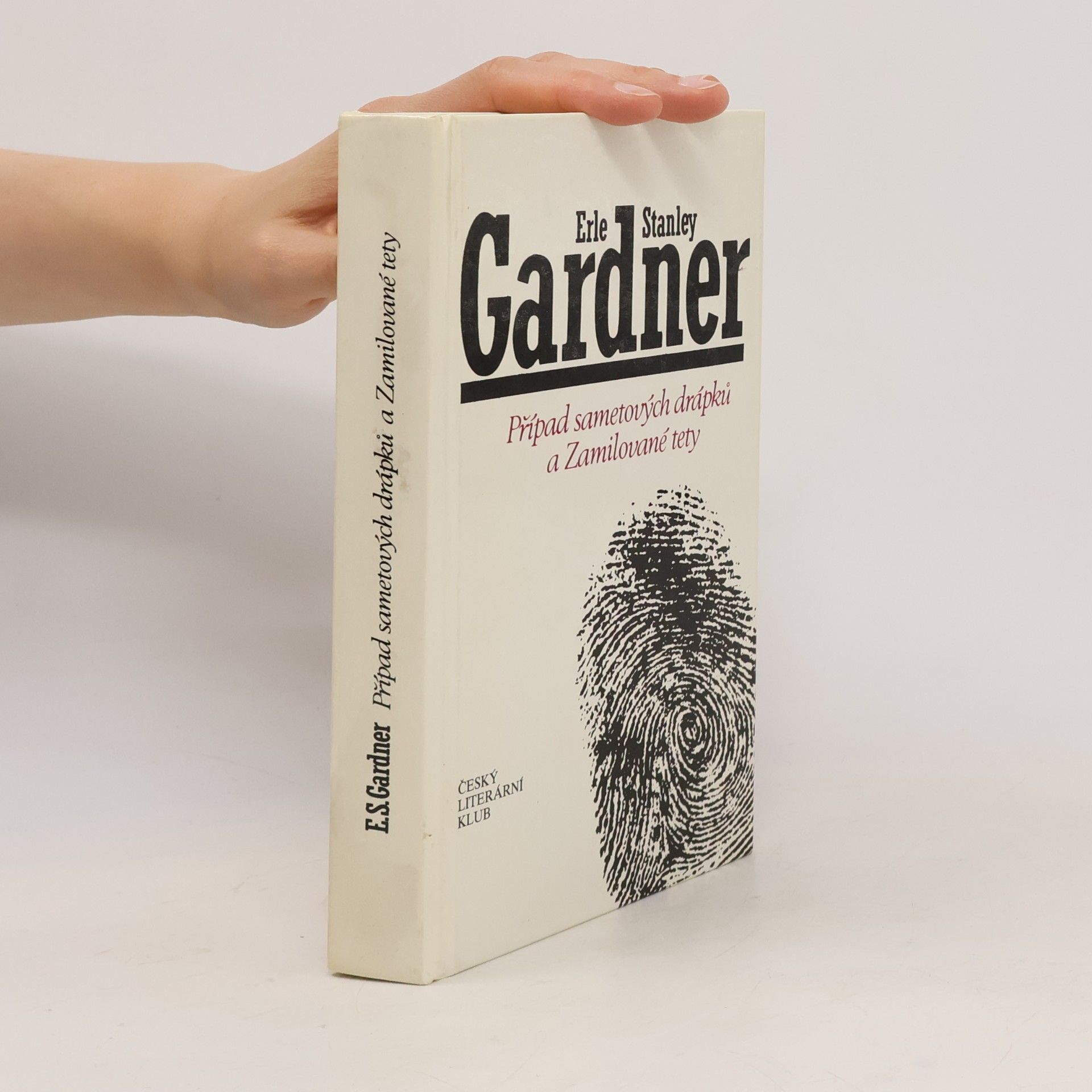 Erle Stanley Gardner Případ sametových drápků a Zamilované tety
