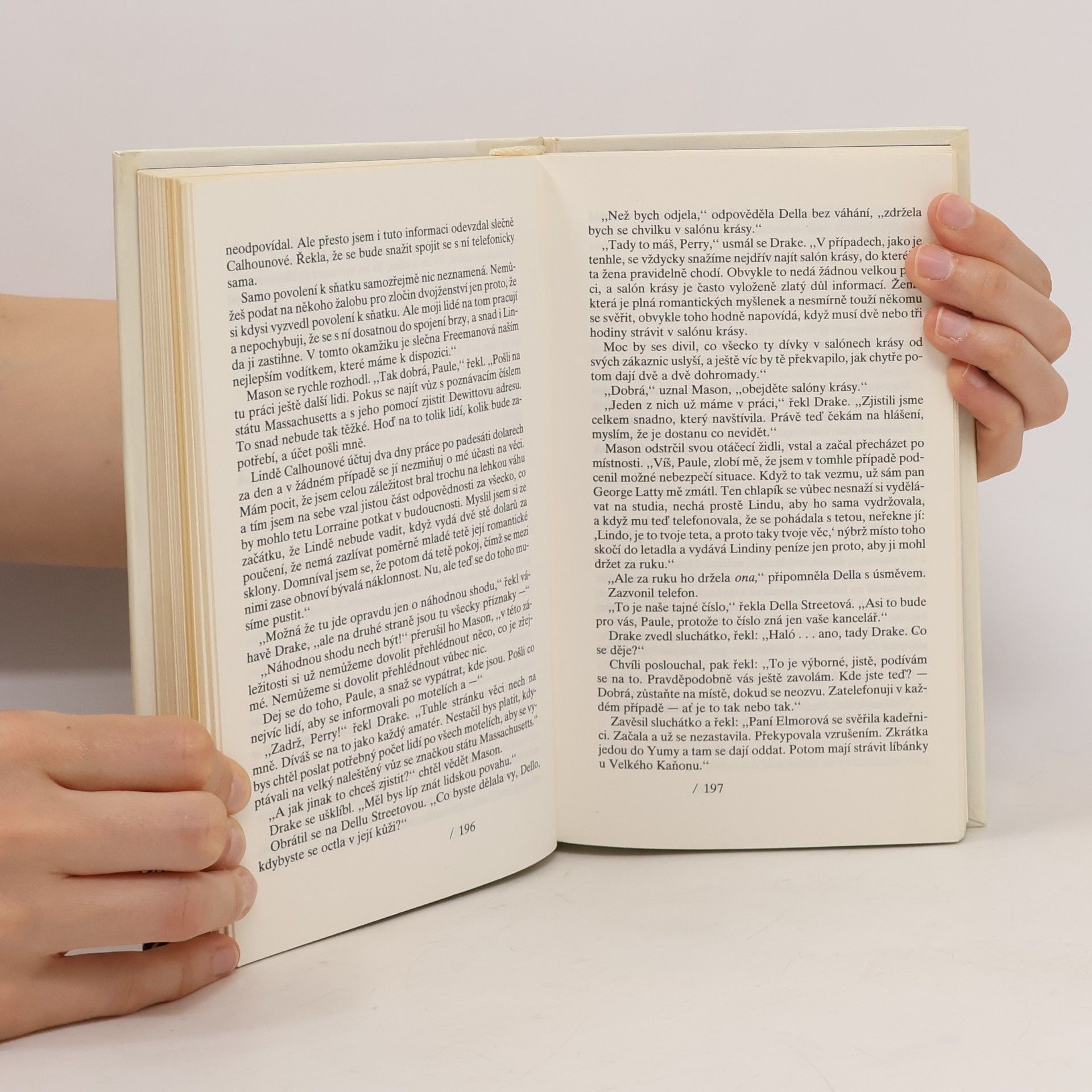 Erle Stanley Gardner Případ sametových drápků a Zamilované tety