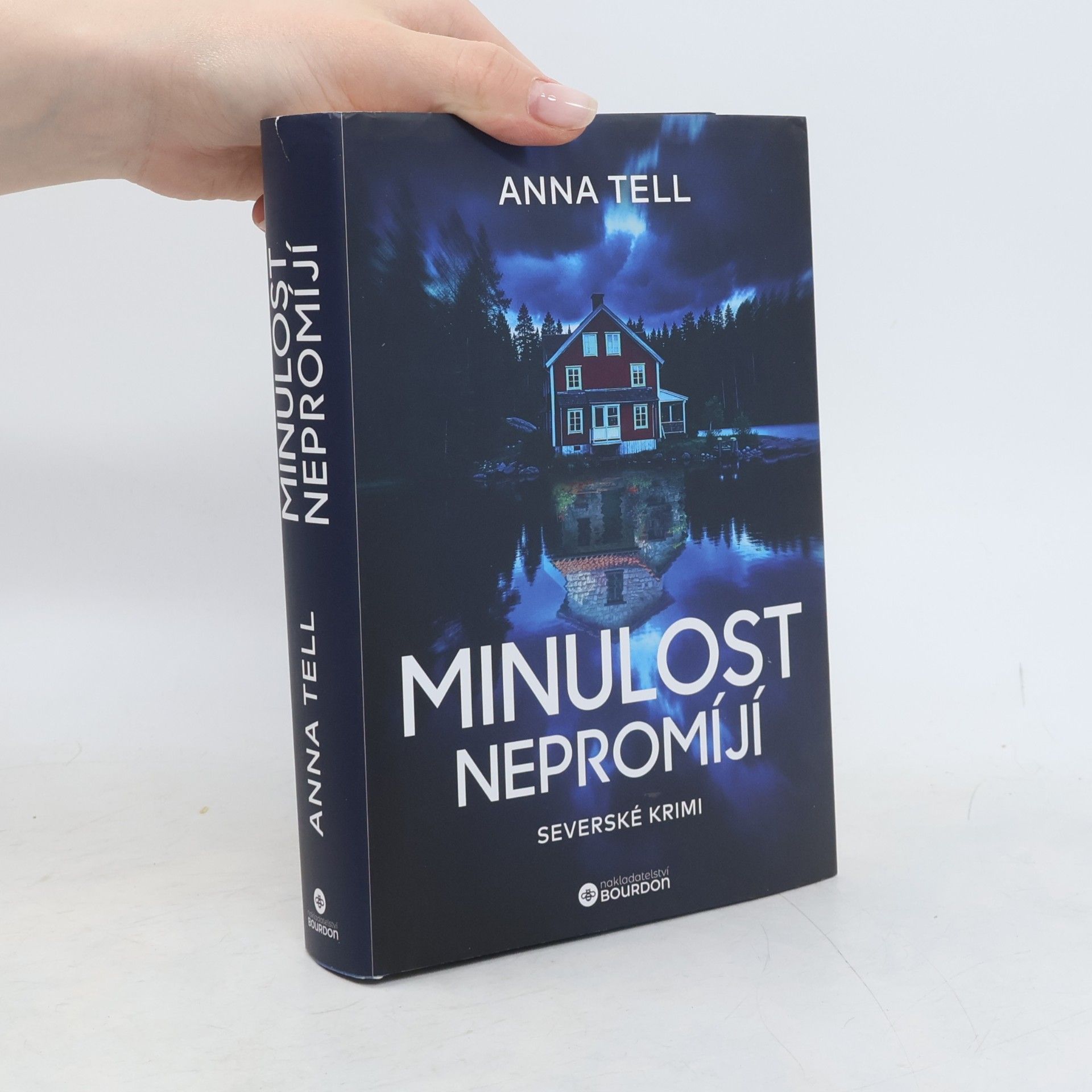 Anna Tell Minulost nepromíjí