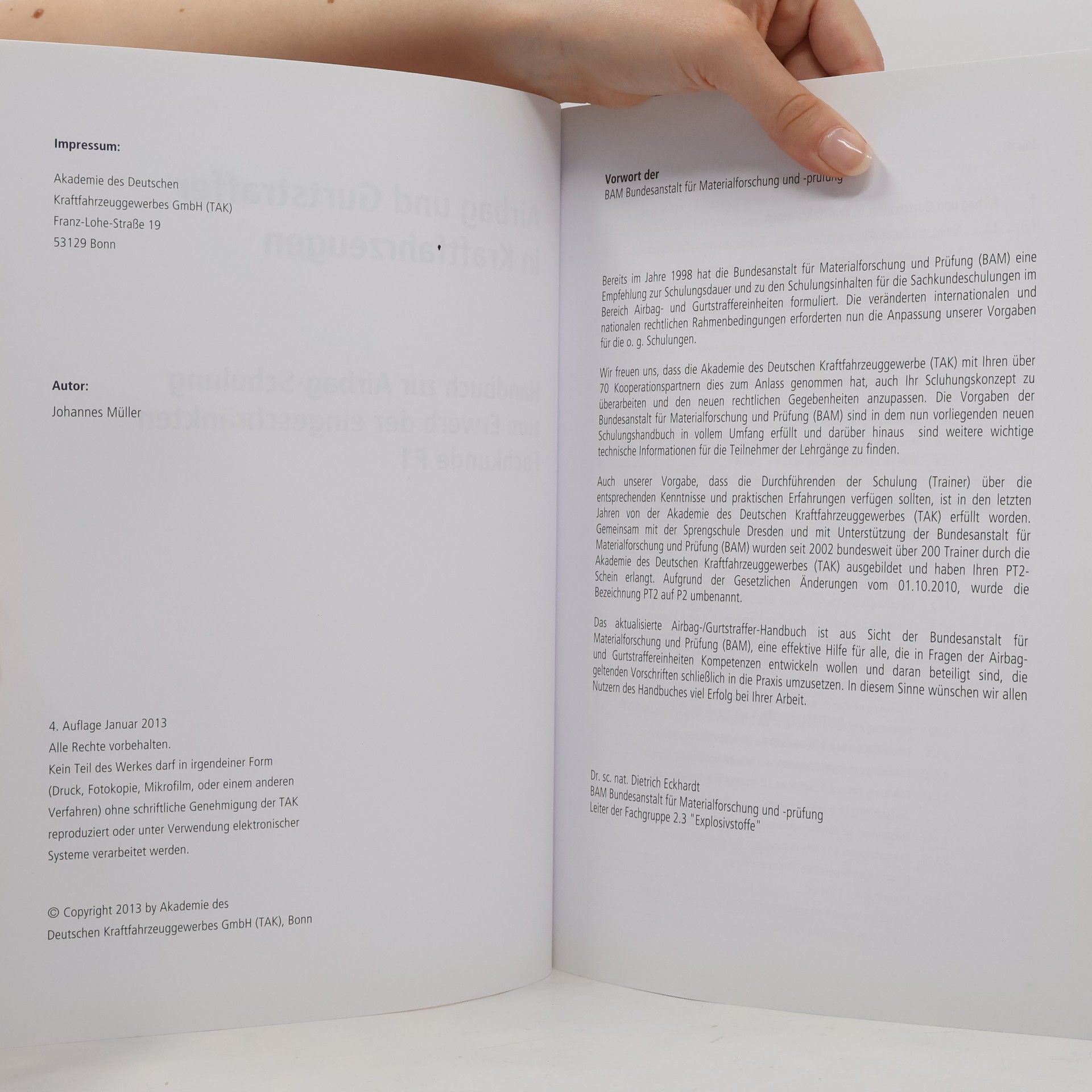 Collectif d'auteurs Airbag und Gurtstraffer