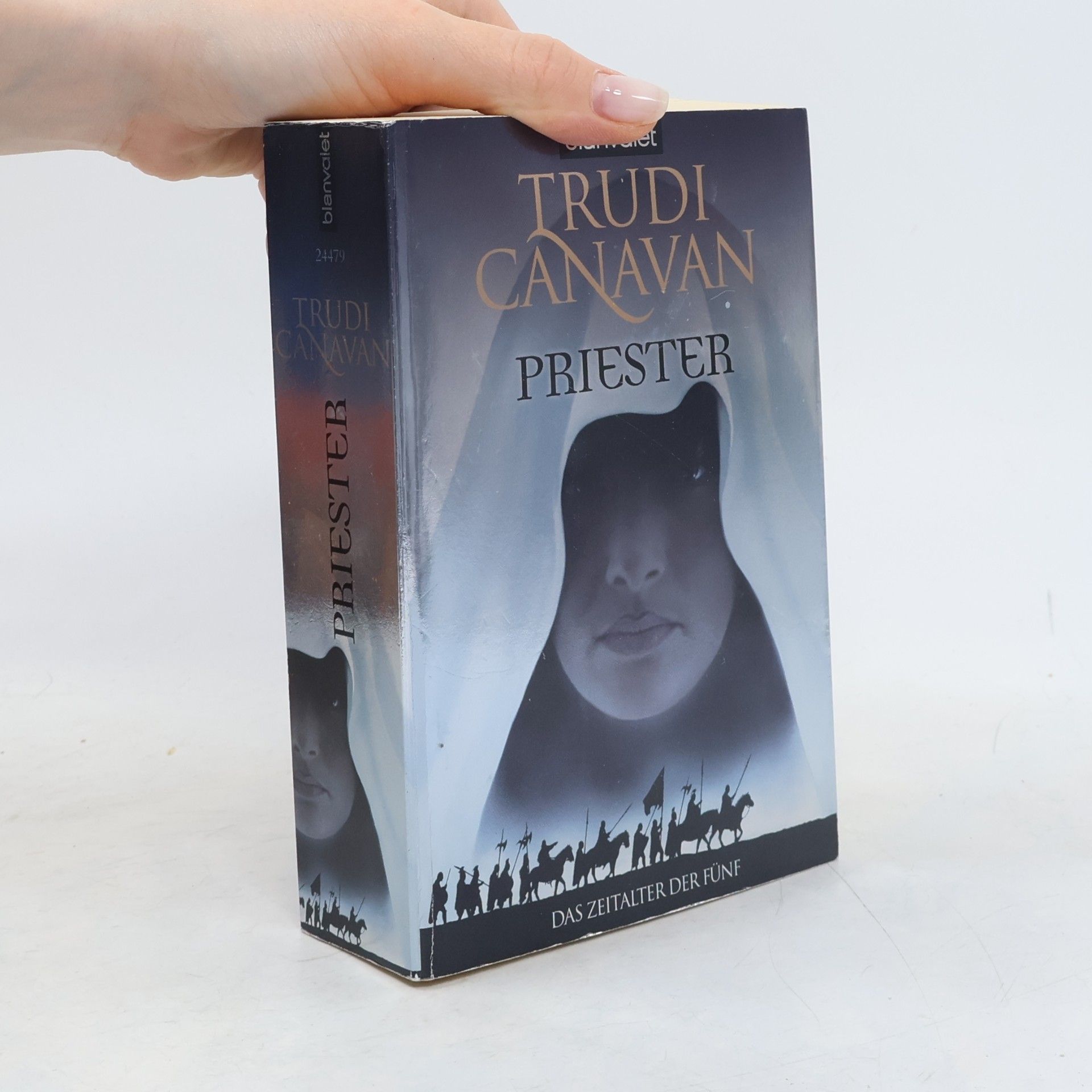 Trudi Canavan Priester