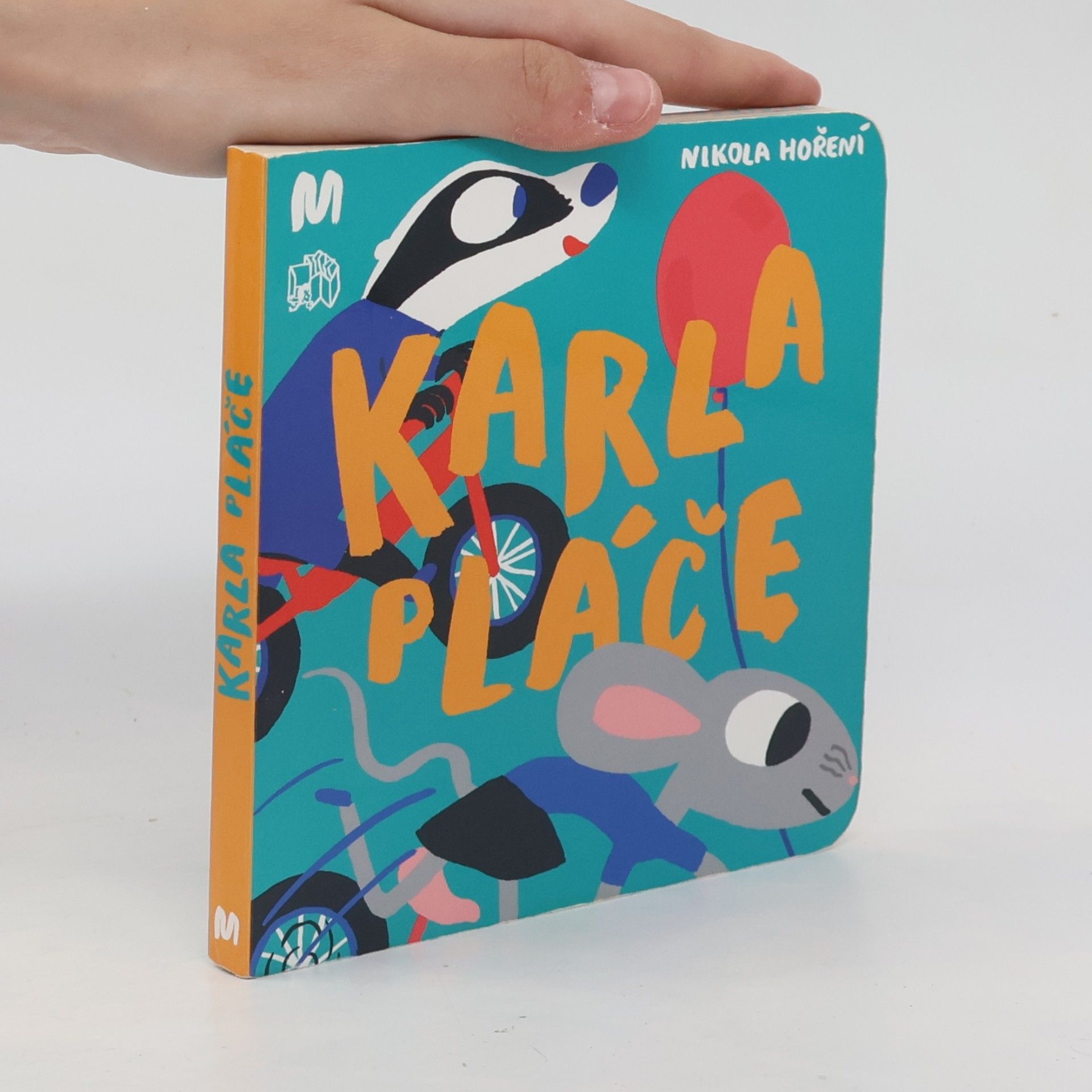 Nikola Hoření Karla pláče