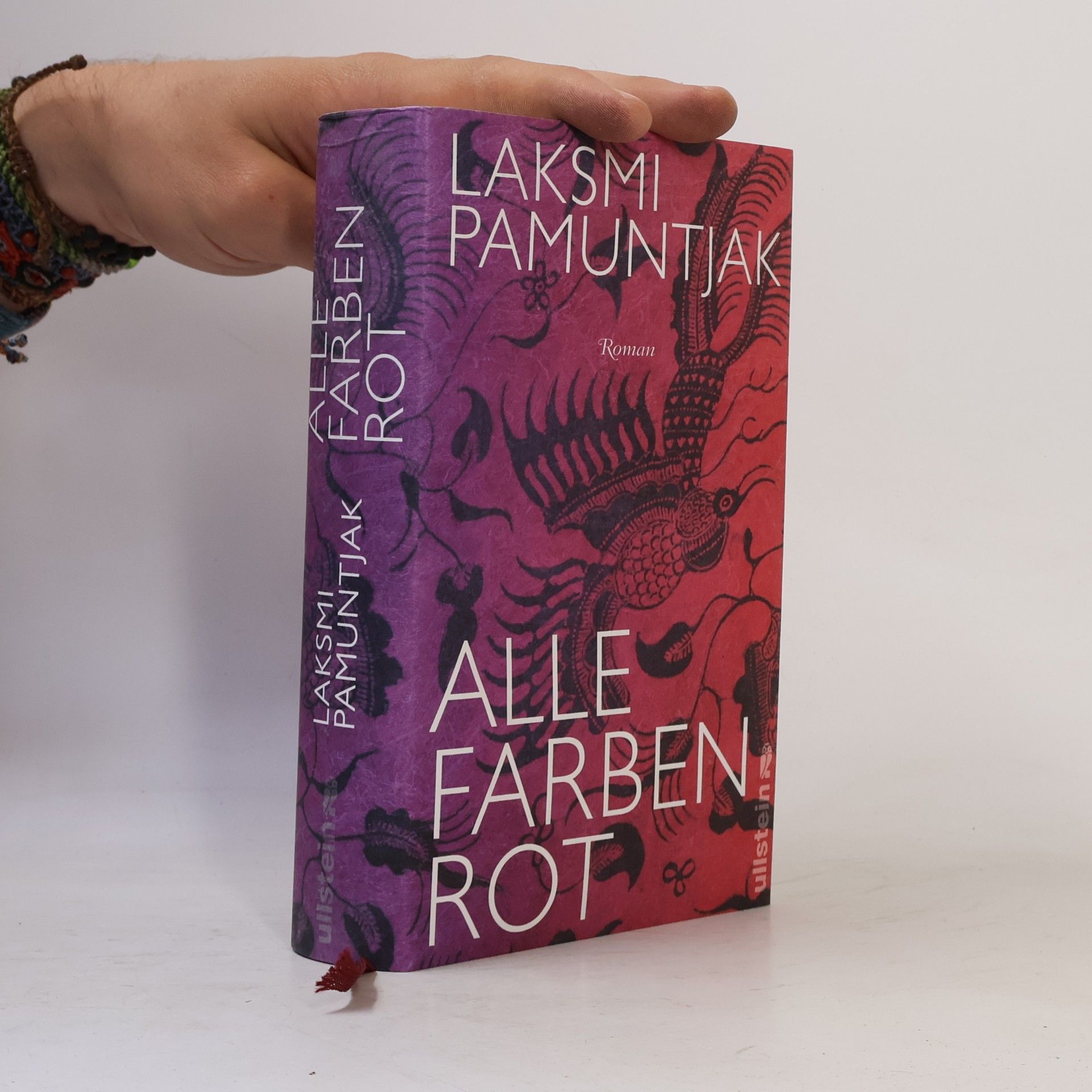 Laksmi Pamuntjak Allen farben Rot